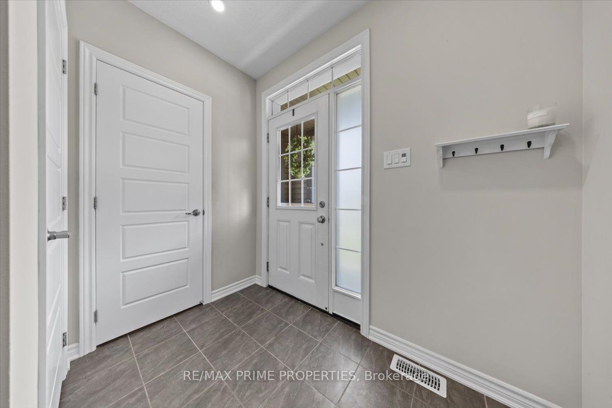 350 Sweetfern Crescent, Orleans - Cumberland and Area, ON K4A 1A5 photo 3