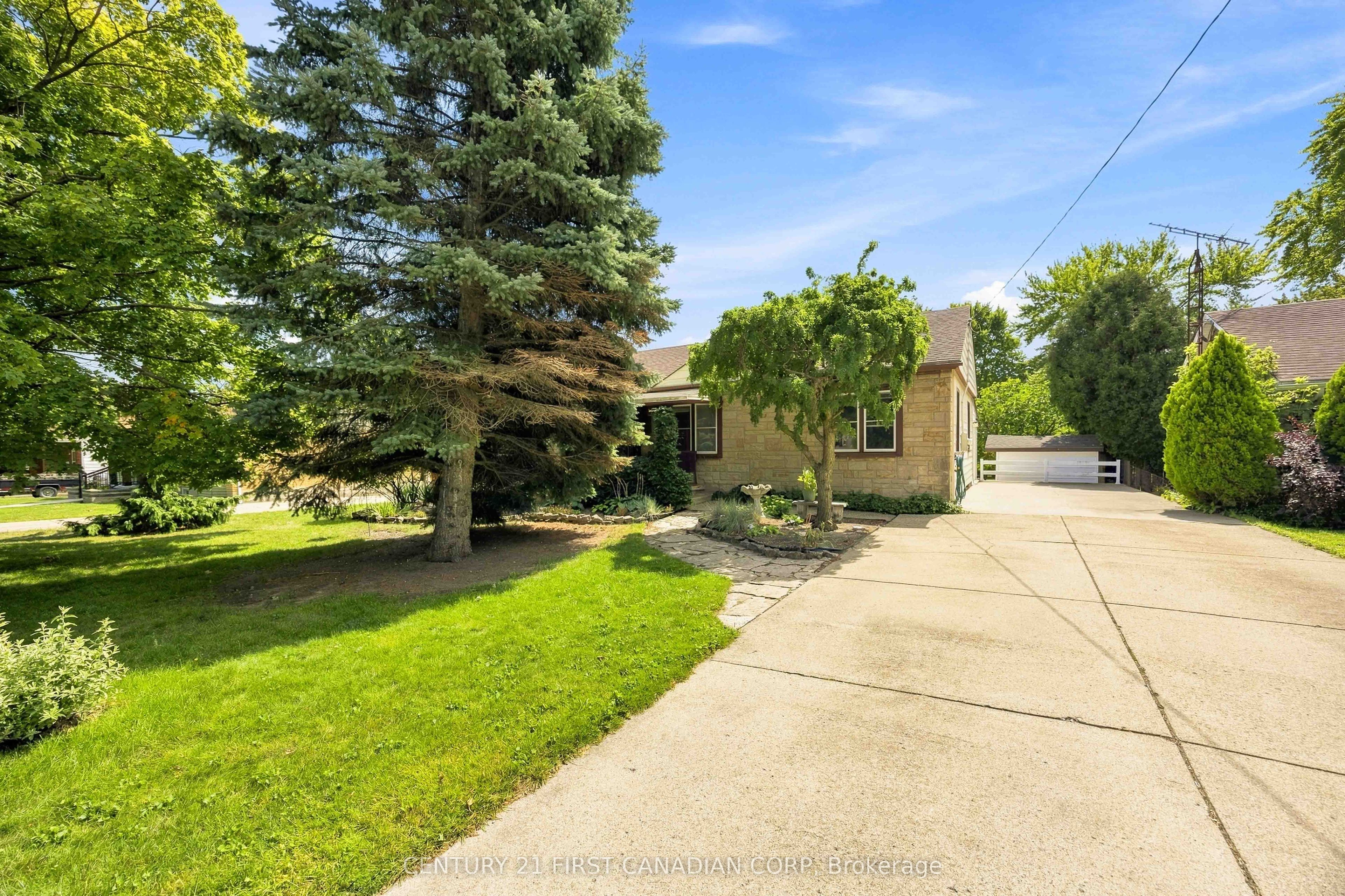 1027 London Road, Sarnia, ON N7S 1N9