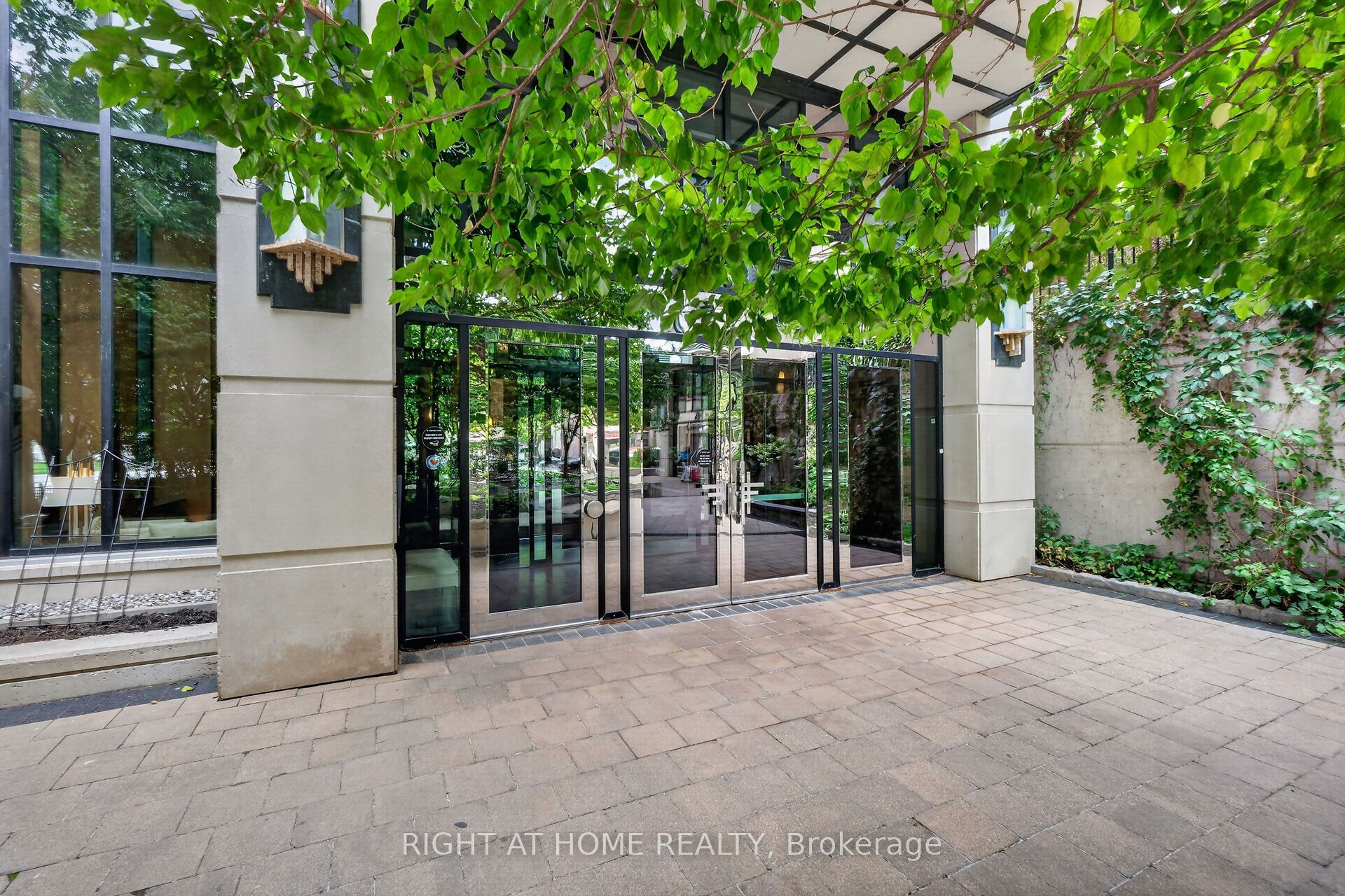 235 Kent Street 1116, Ottawa Centre, ON K2P 1Z9 photo 4