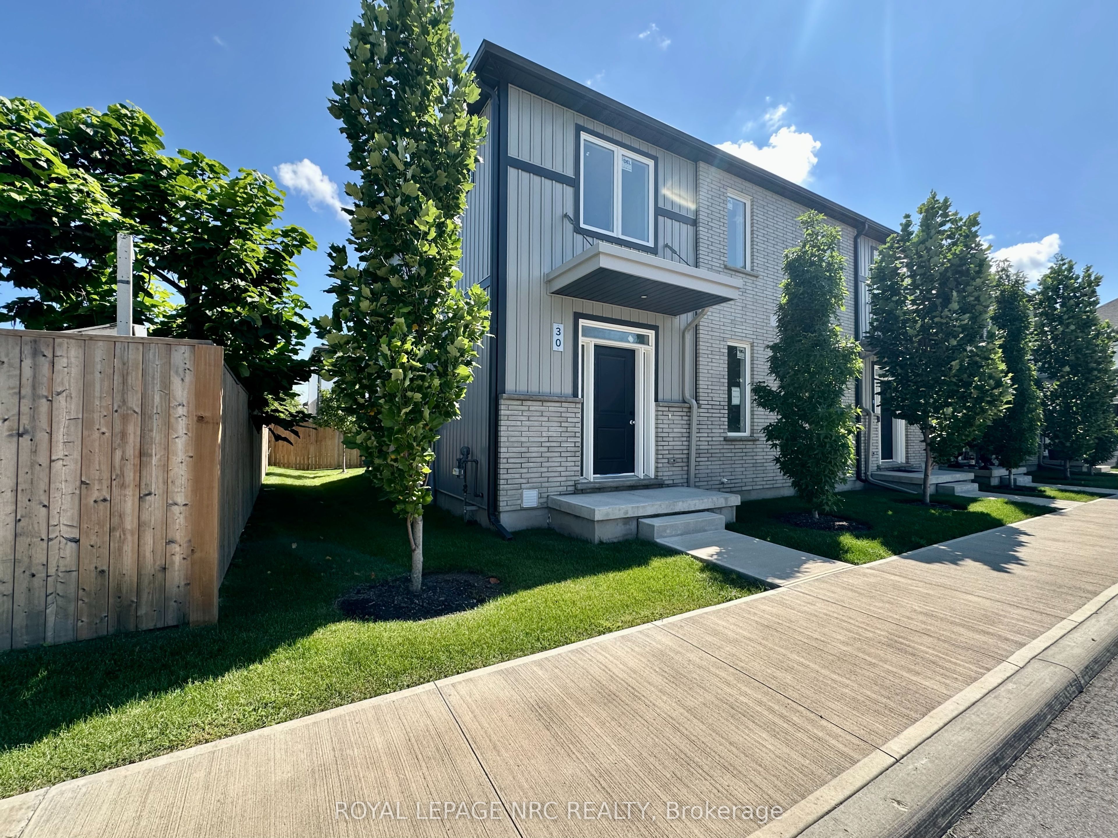121A Moffatt Street 30, St. Catharines, ON L2P 0G4 photo 2