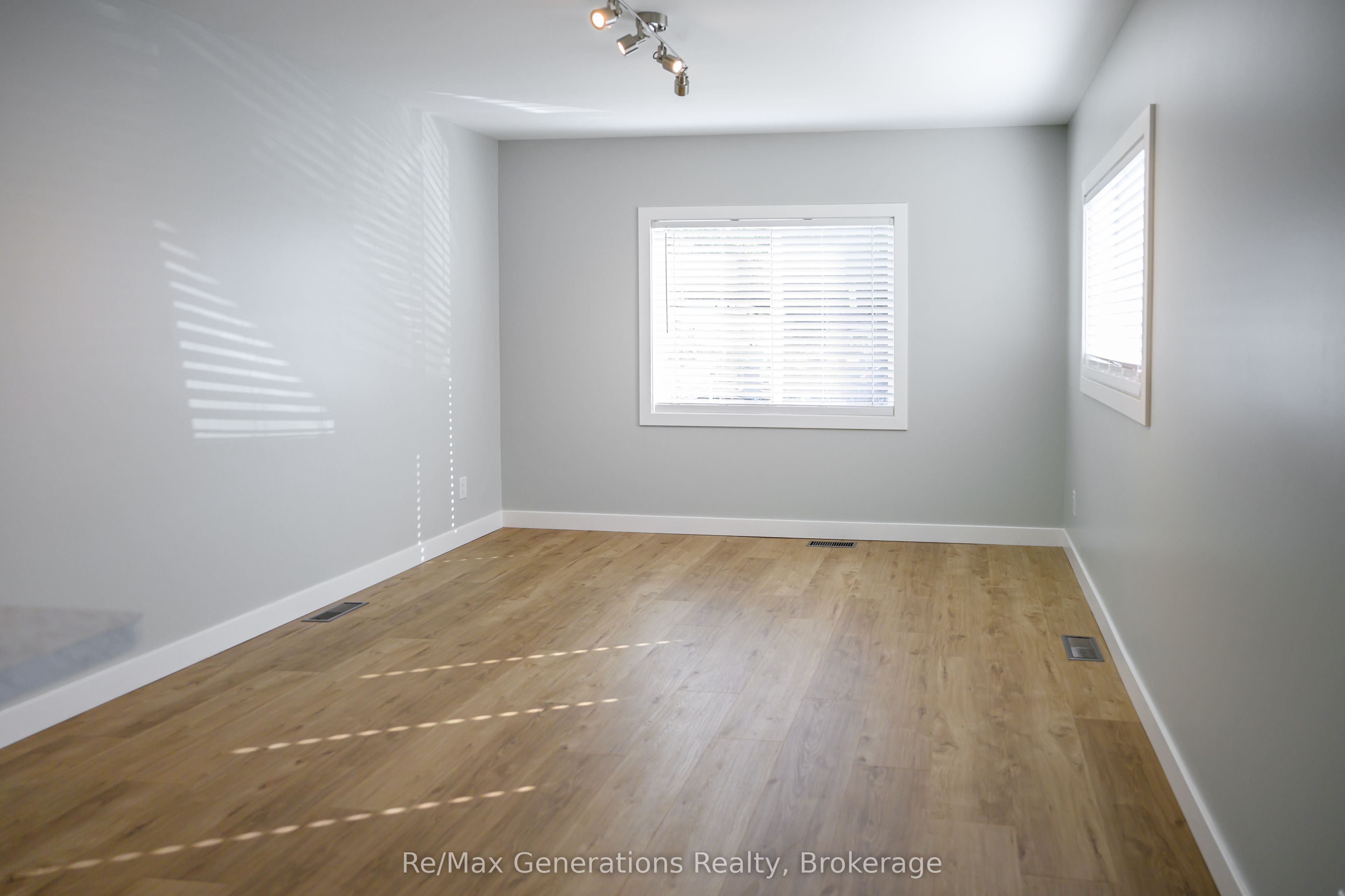 1055 Chippewa Road F3, Thunder Bay, ON P7J 1J1 photo 3