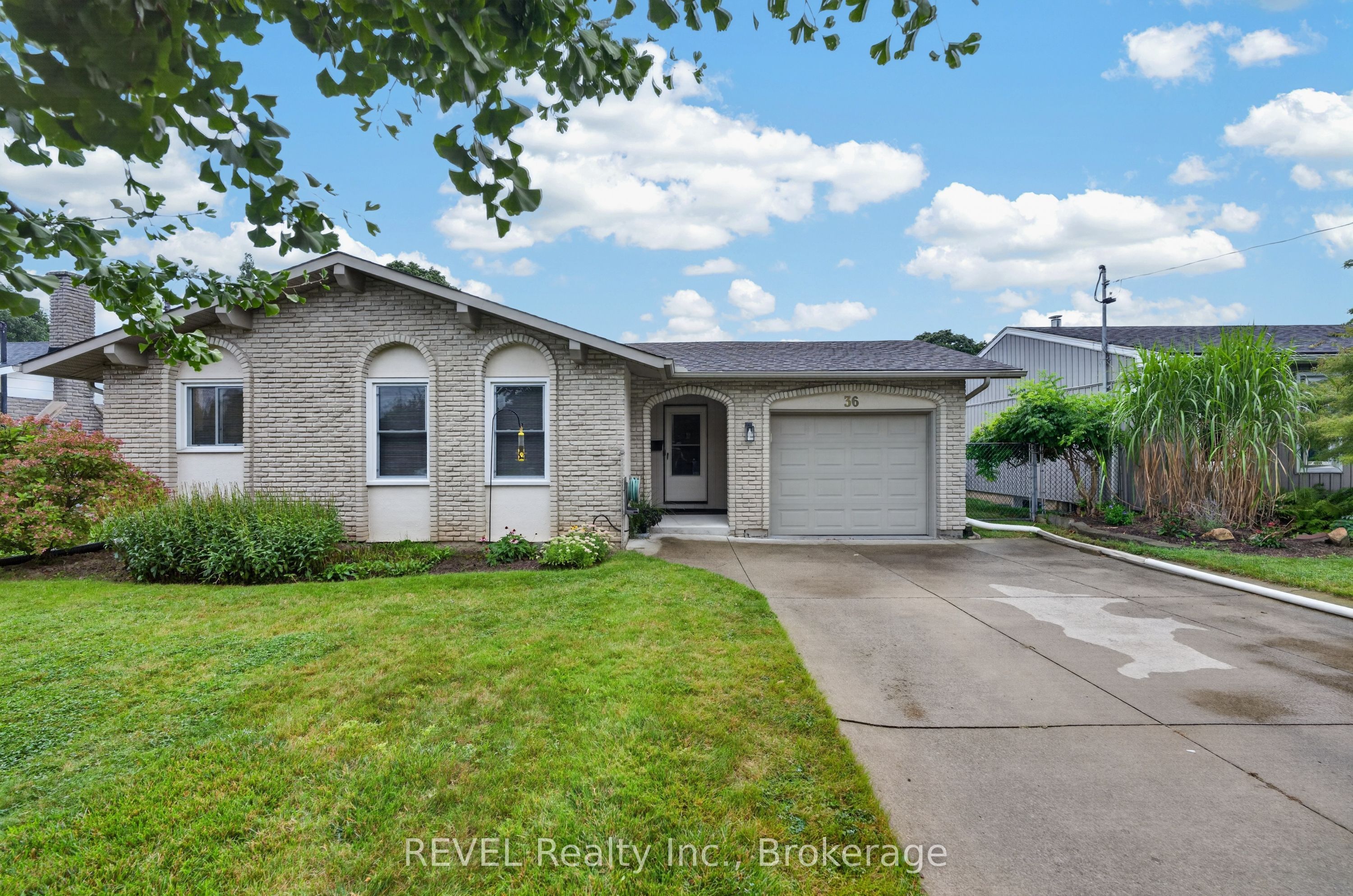 36 Manor Road, St. Catharines, ON L2N 3B5
