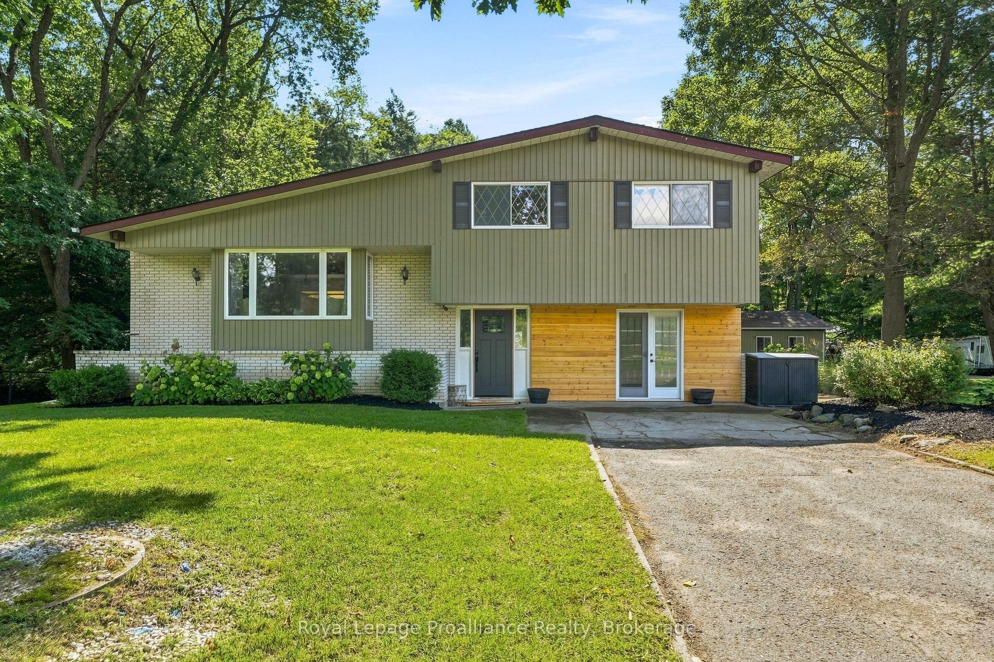 17537 Telephone Road, Quinte West, ON K8V 5P4 photo 3
