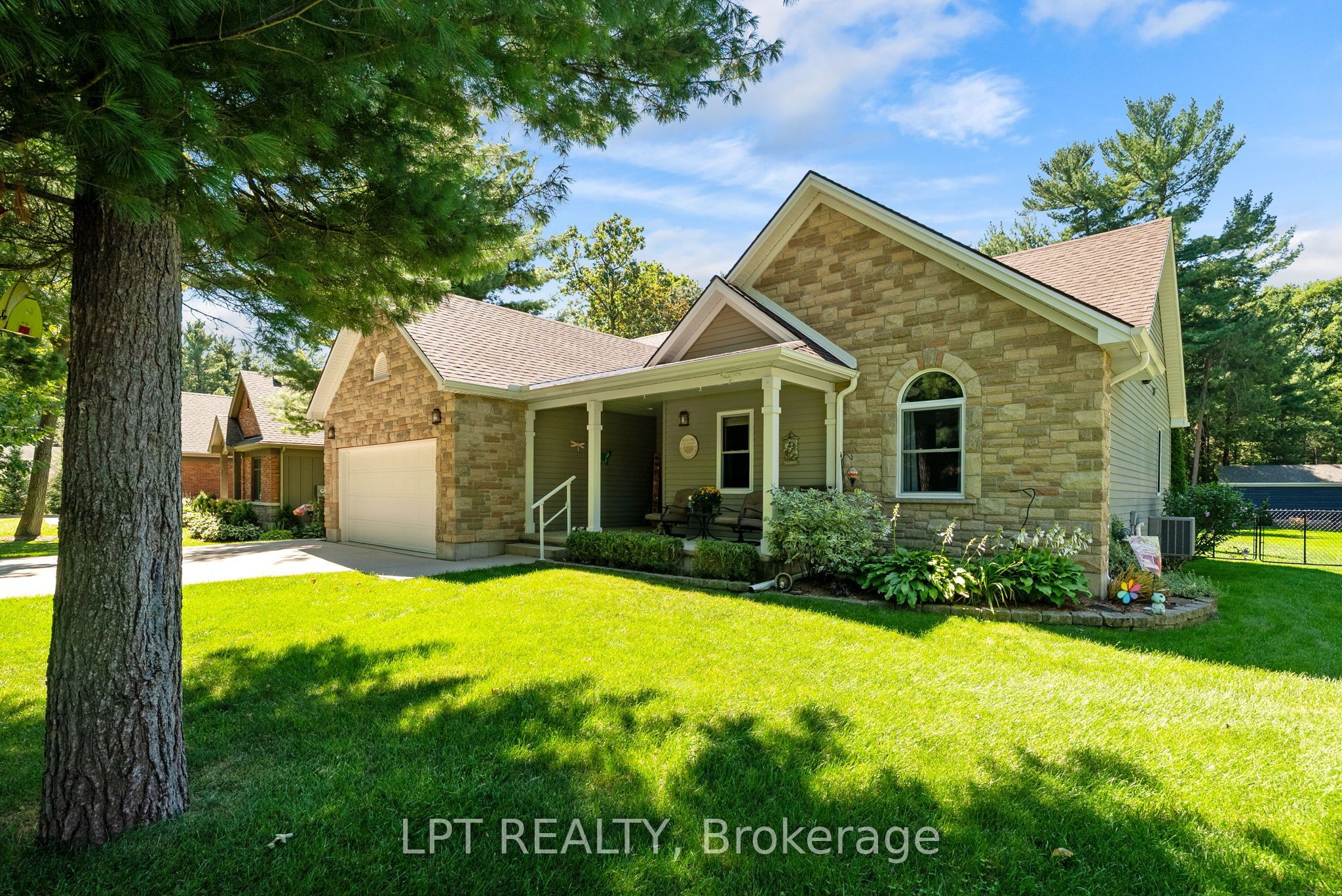 10011 Jenna Road, Lambton Shores, ON N0M 1T0