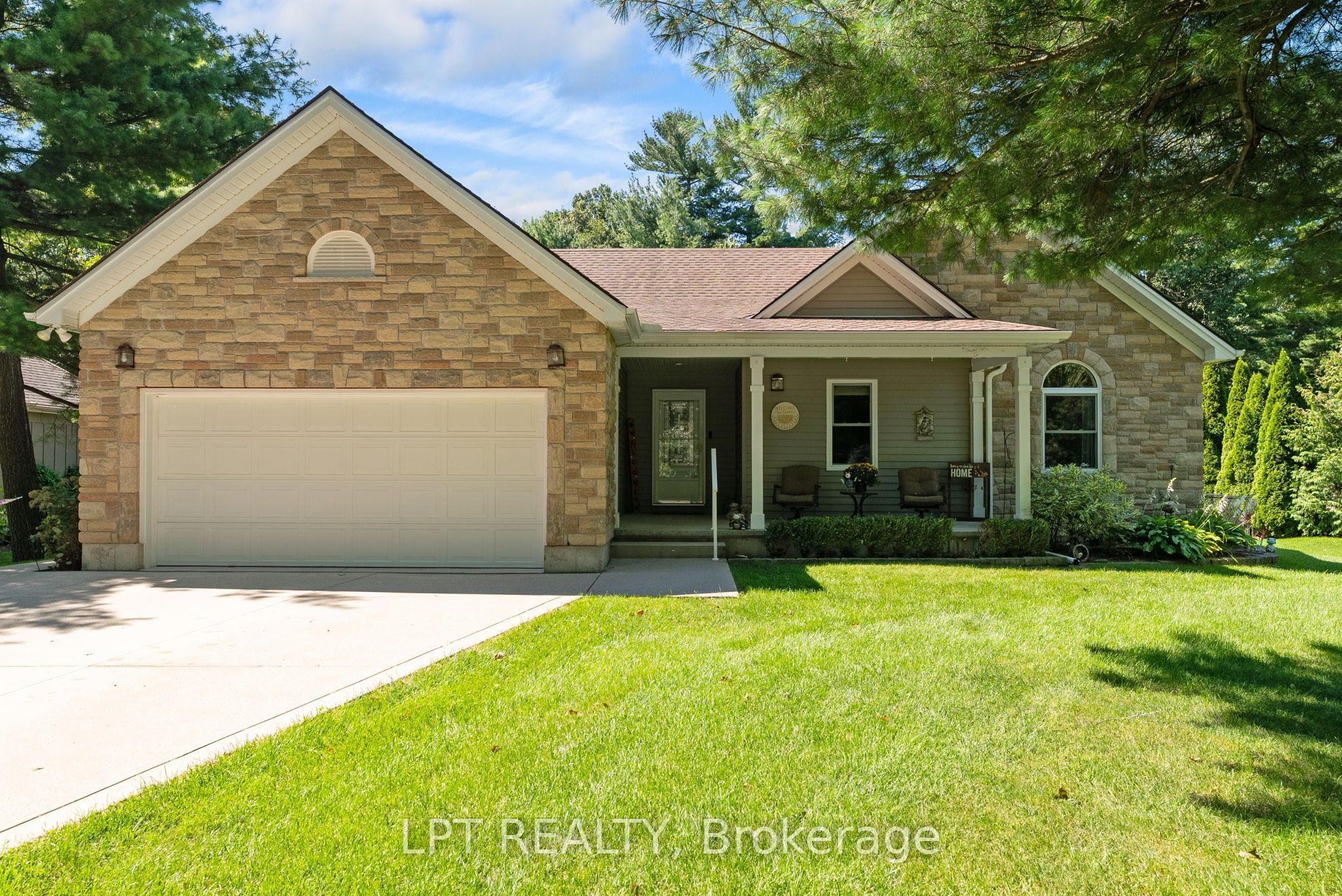 10011 Jenna Road, Lambton Shores, ON N0M 1T0 photo 3