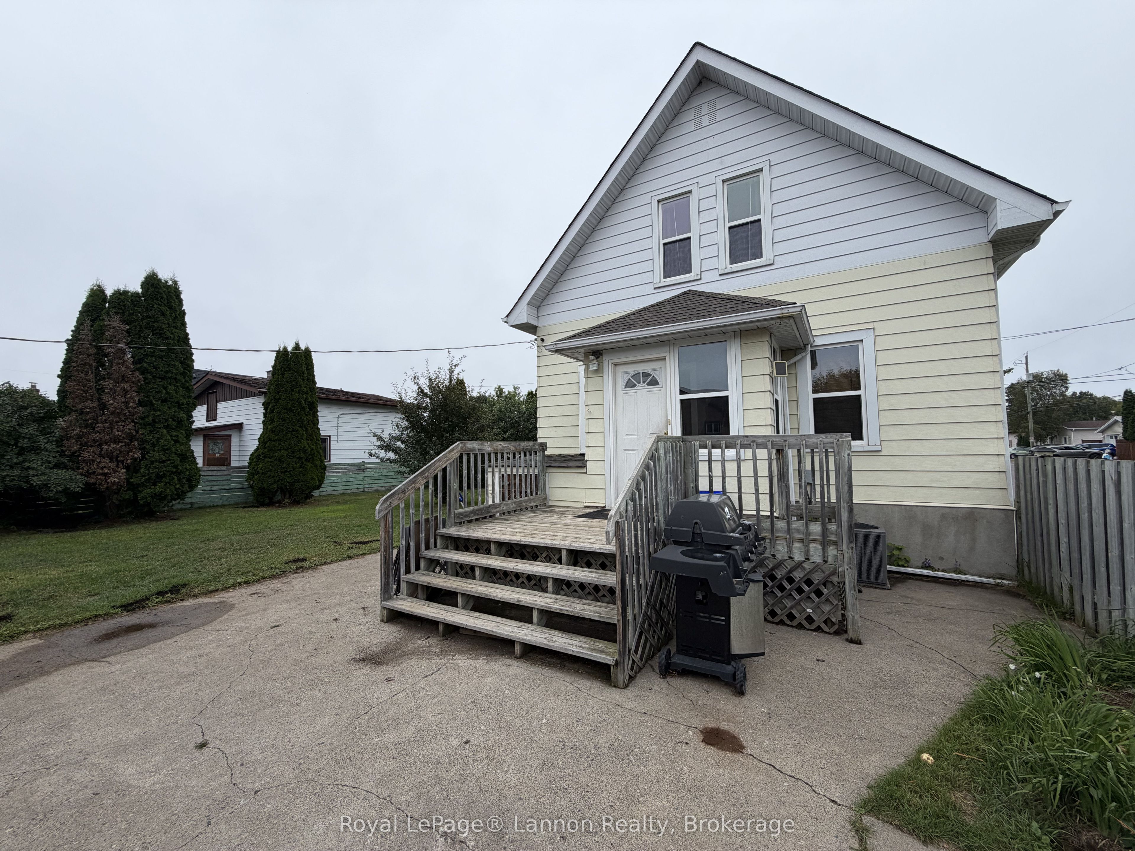 279 Dewe Avenue, Thunder Bay, ON P7A 2E7