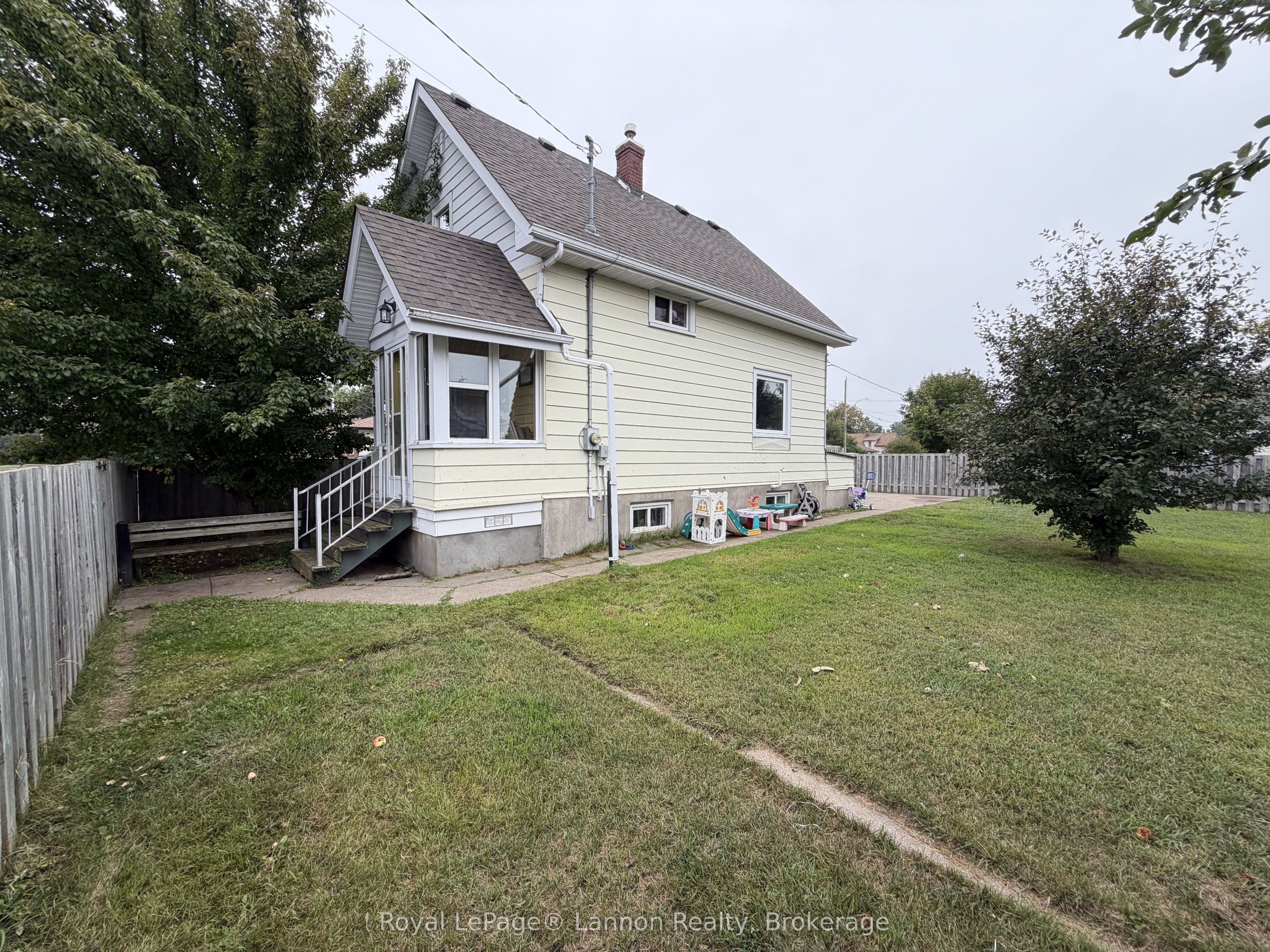 279 Dewe Avenue, Thunder Bay, ON P7A 2E7 photo 2