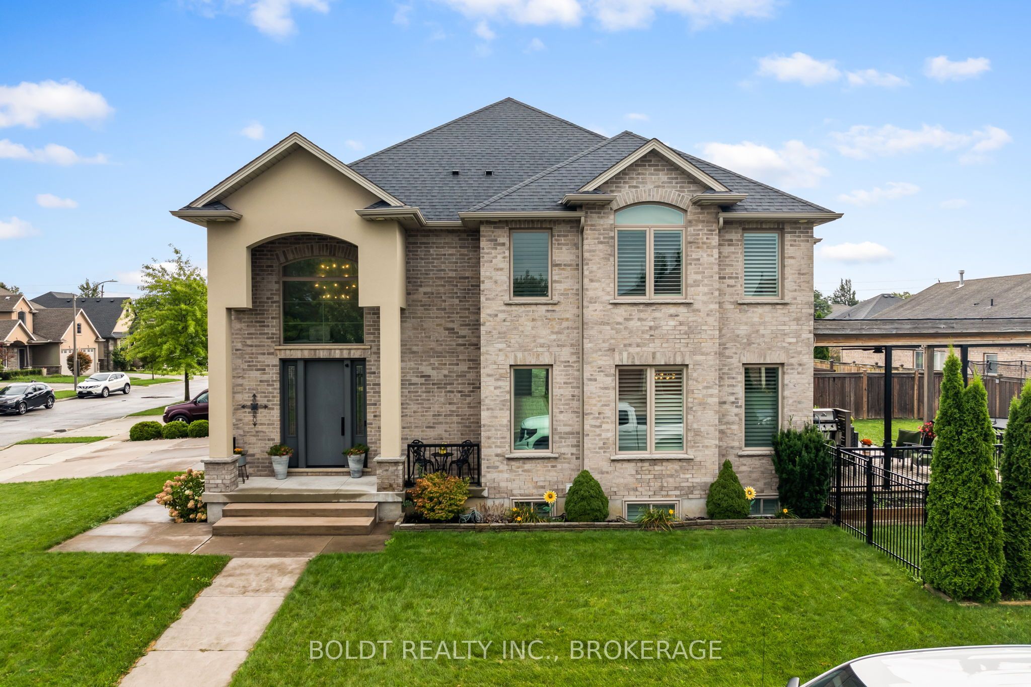 90 Videl Crescent N, St. Catharines, ON L2W 0A2