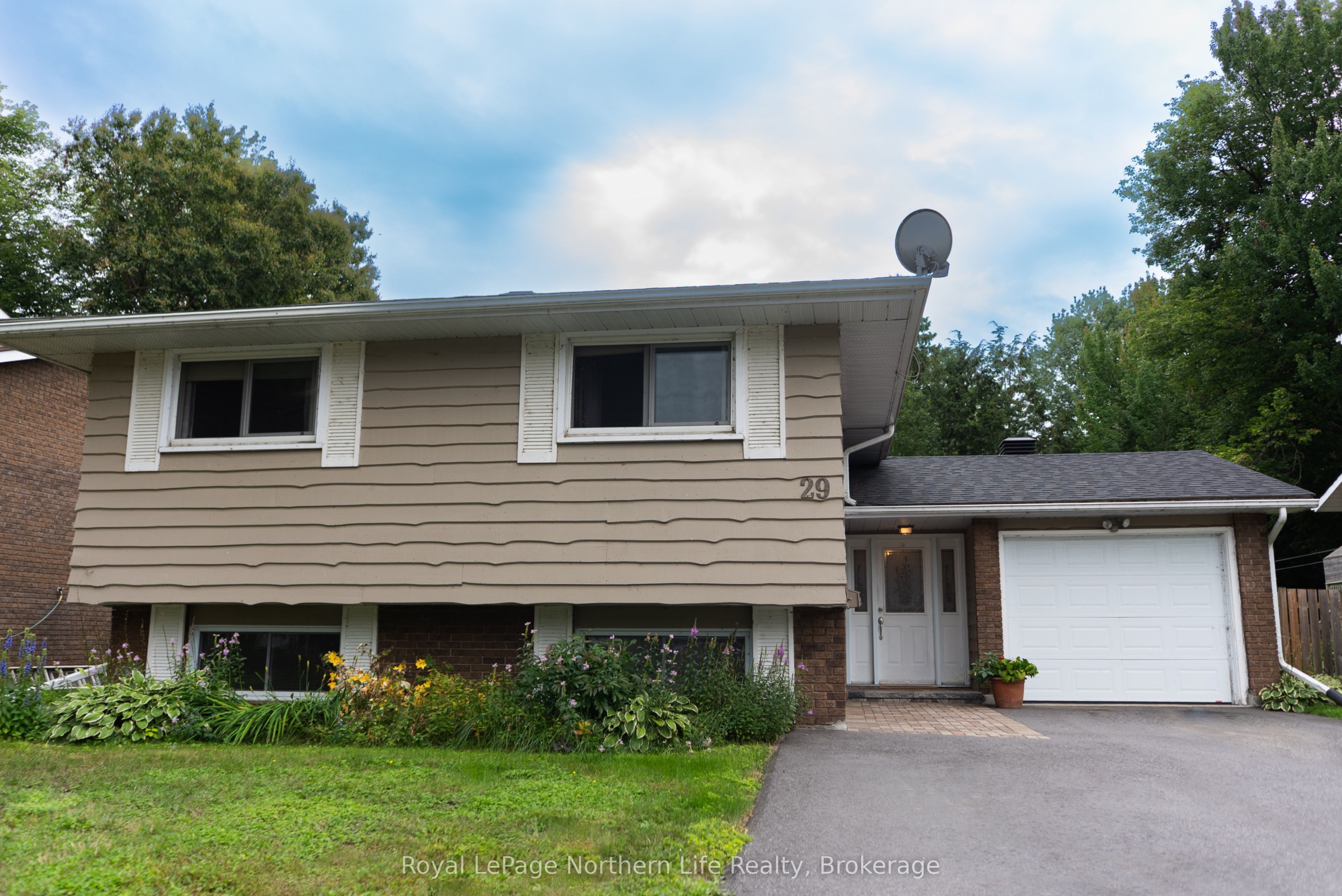 29 Shore Acres Boulevard, North Bay, ON P1A 1B7