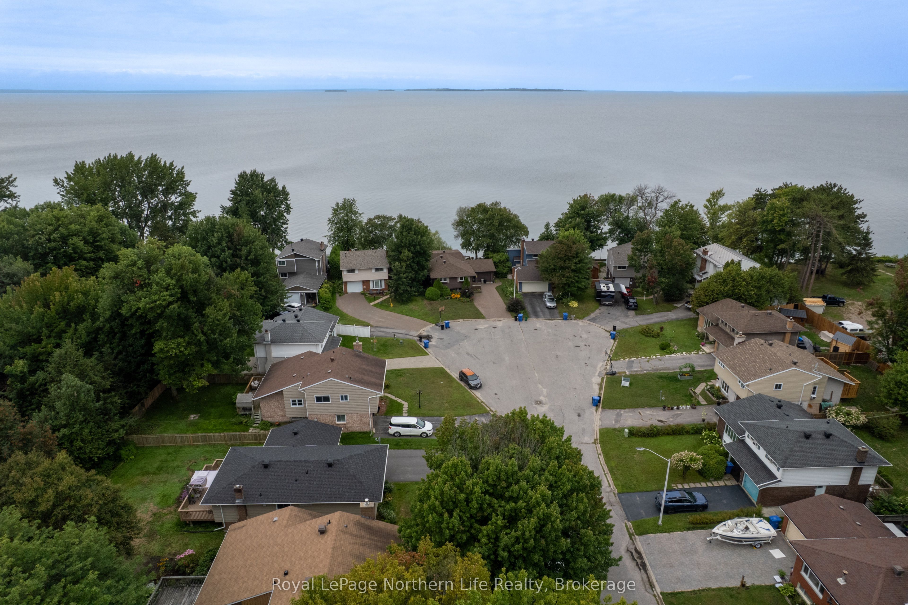 29 Shore Acres Boulevard, North Bay, ON P1A 1B7 photo 2