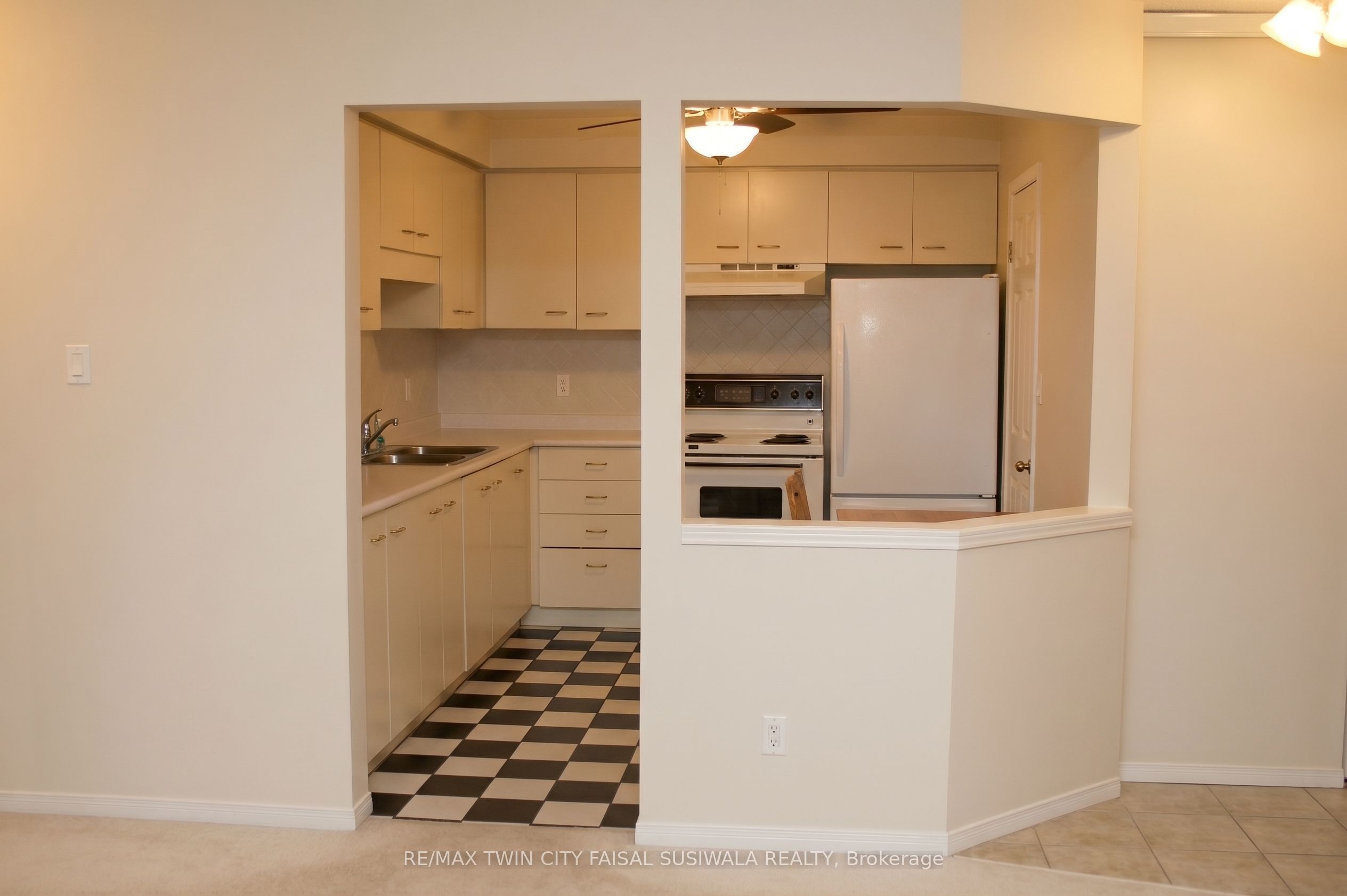 565 Greenfield Avenue 312, Kitchener, ON N2C 2P3 photo 4
