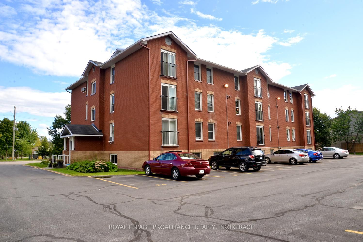 540 Talbot Place 205, Gananoque, ON K7G 3C6 photo 2