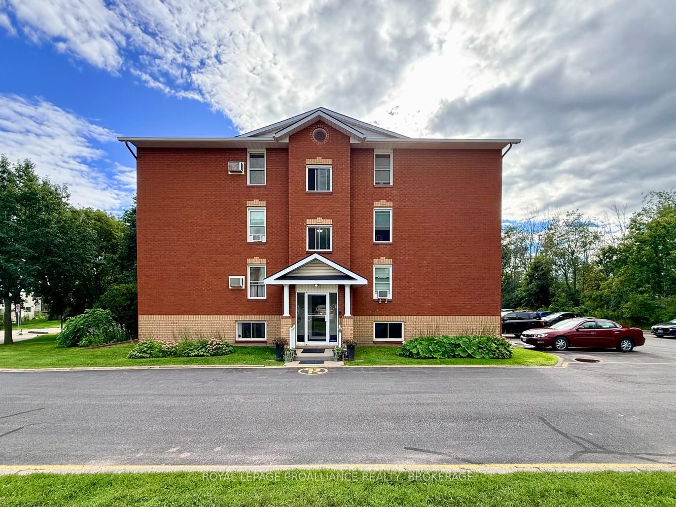540 Talbot Place 205, Gananoque, ON K7G 3C6 photo 3