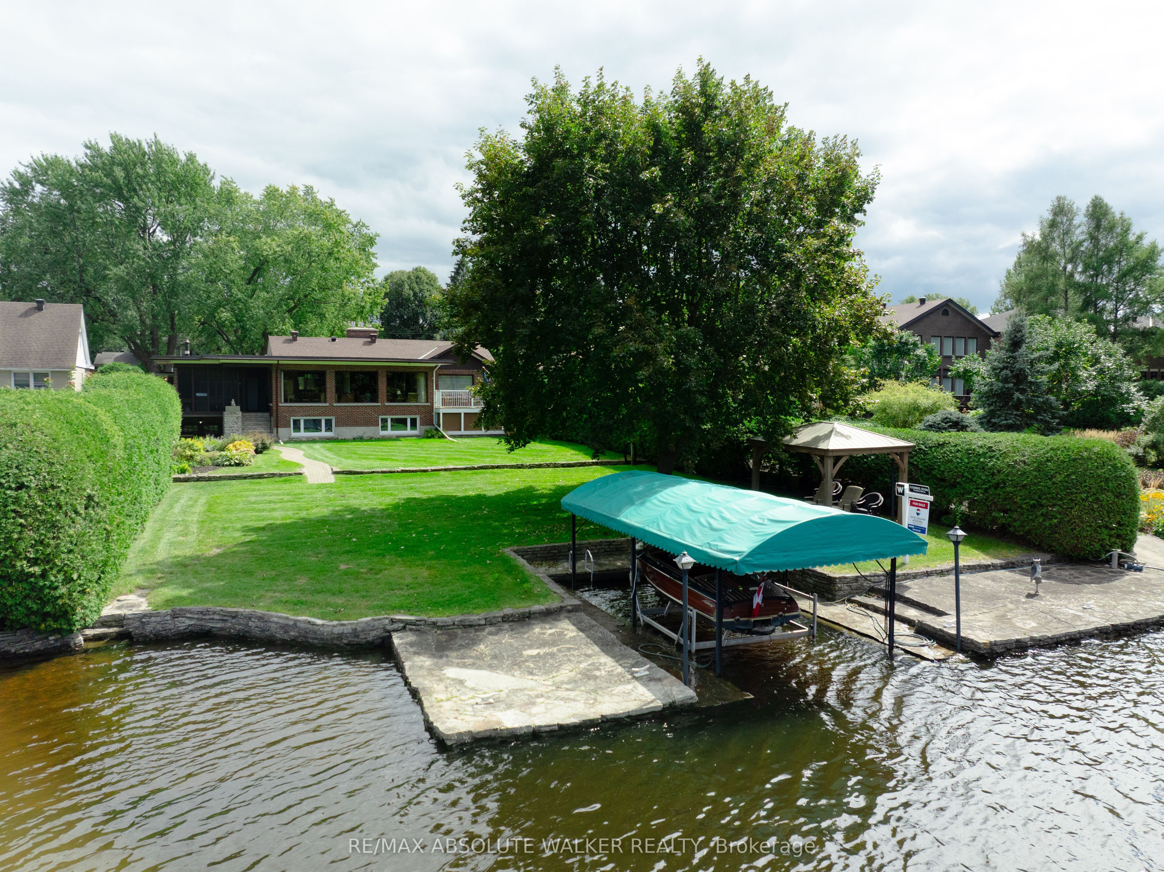 3657 Revelstoke Drive, Billings Bridge - Riverside Park and Area, ON K1V 7C2 photo 2