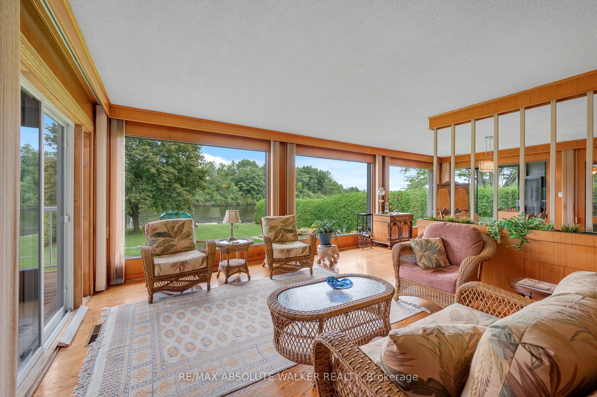 3657 Revelstoke Drive, Billings Bridge - Riverside Park and Area, ON K1V 7C2 photo 3