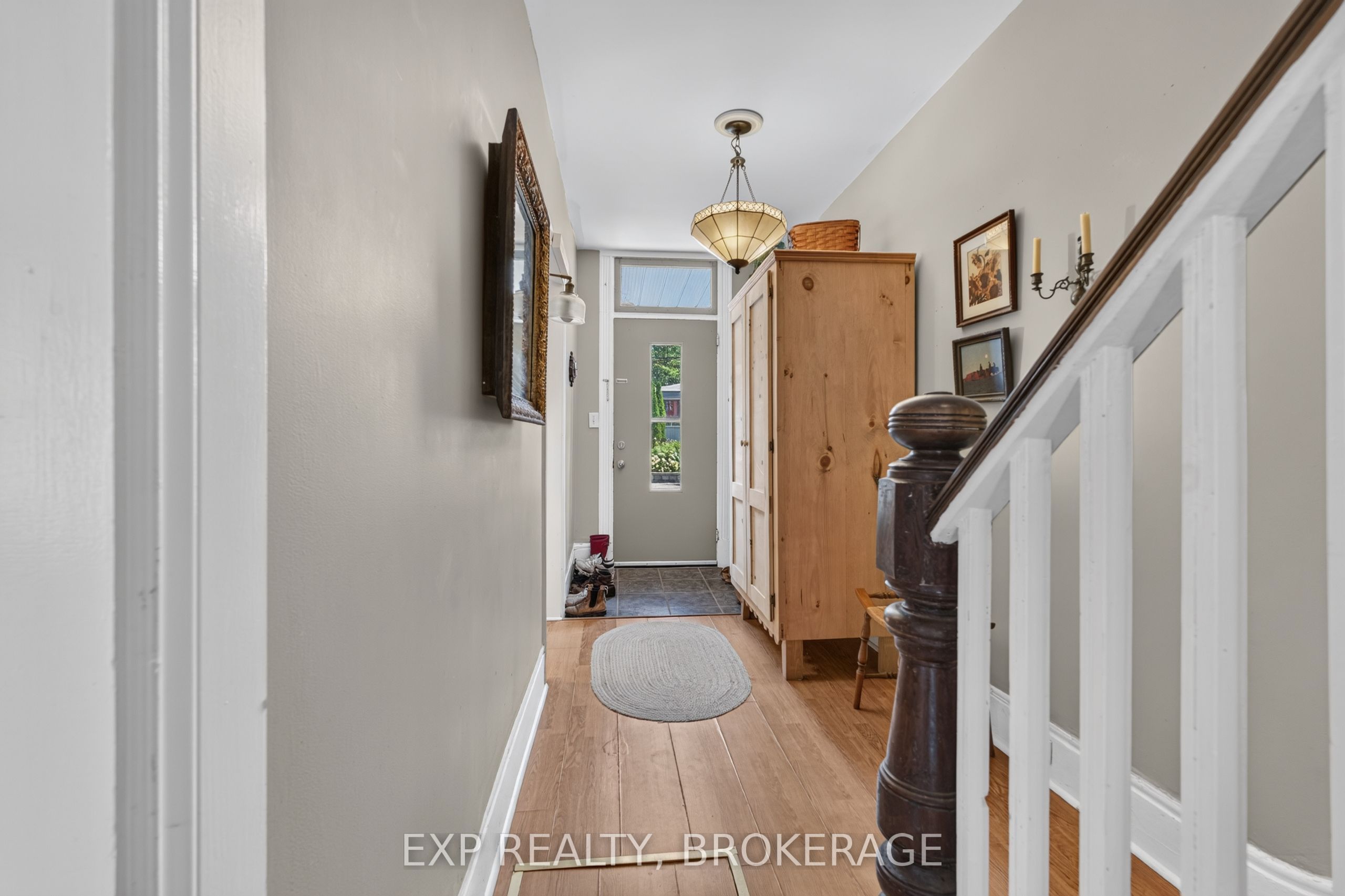 70 LIVINGSTON Avenue, Kingston, ON K7L 4L4 photo 4