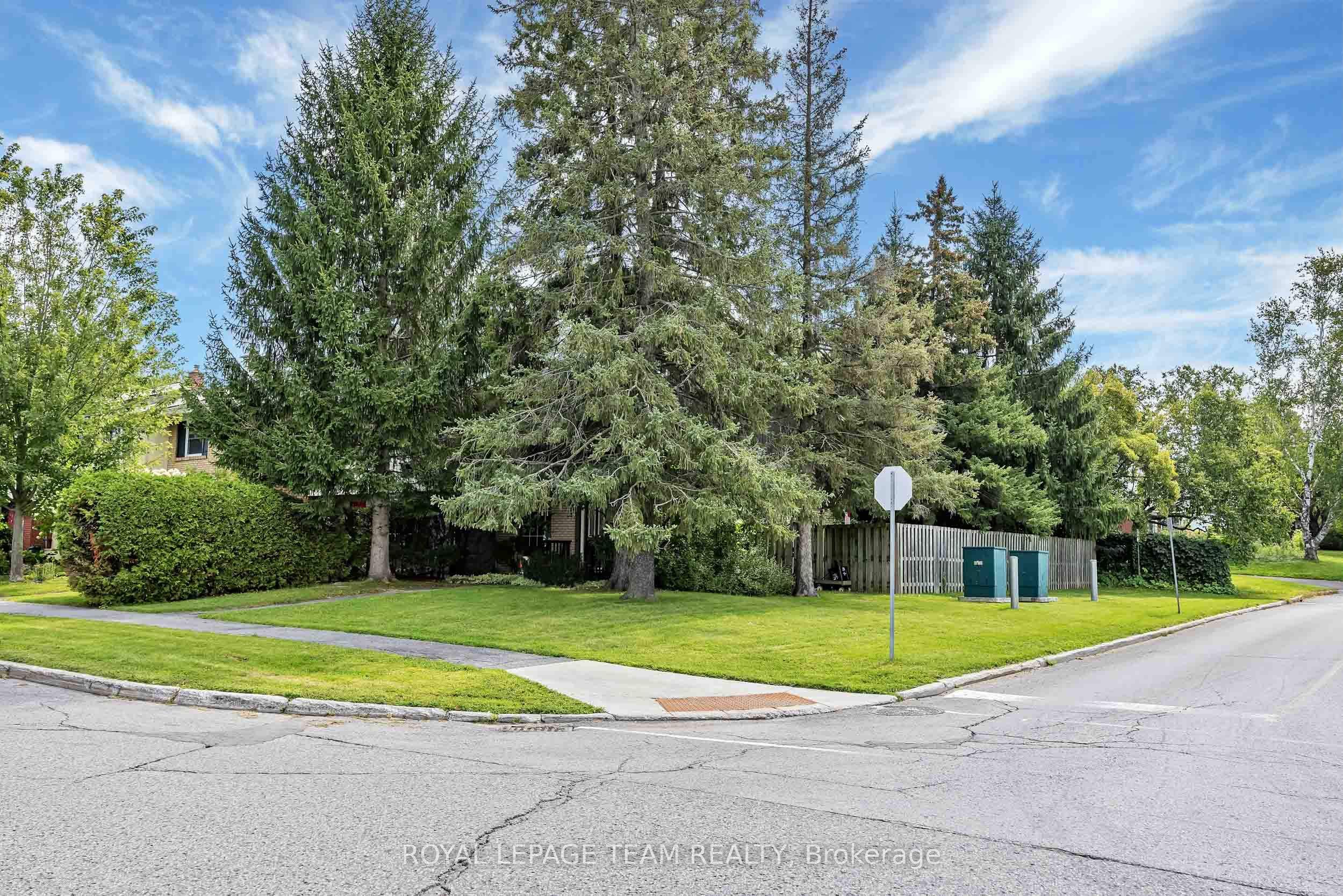 28 Monterey Drive, South of Baseline to Knoxdale, ON K2H 7A6 photo 2