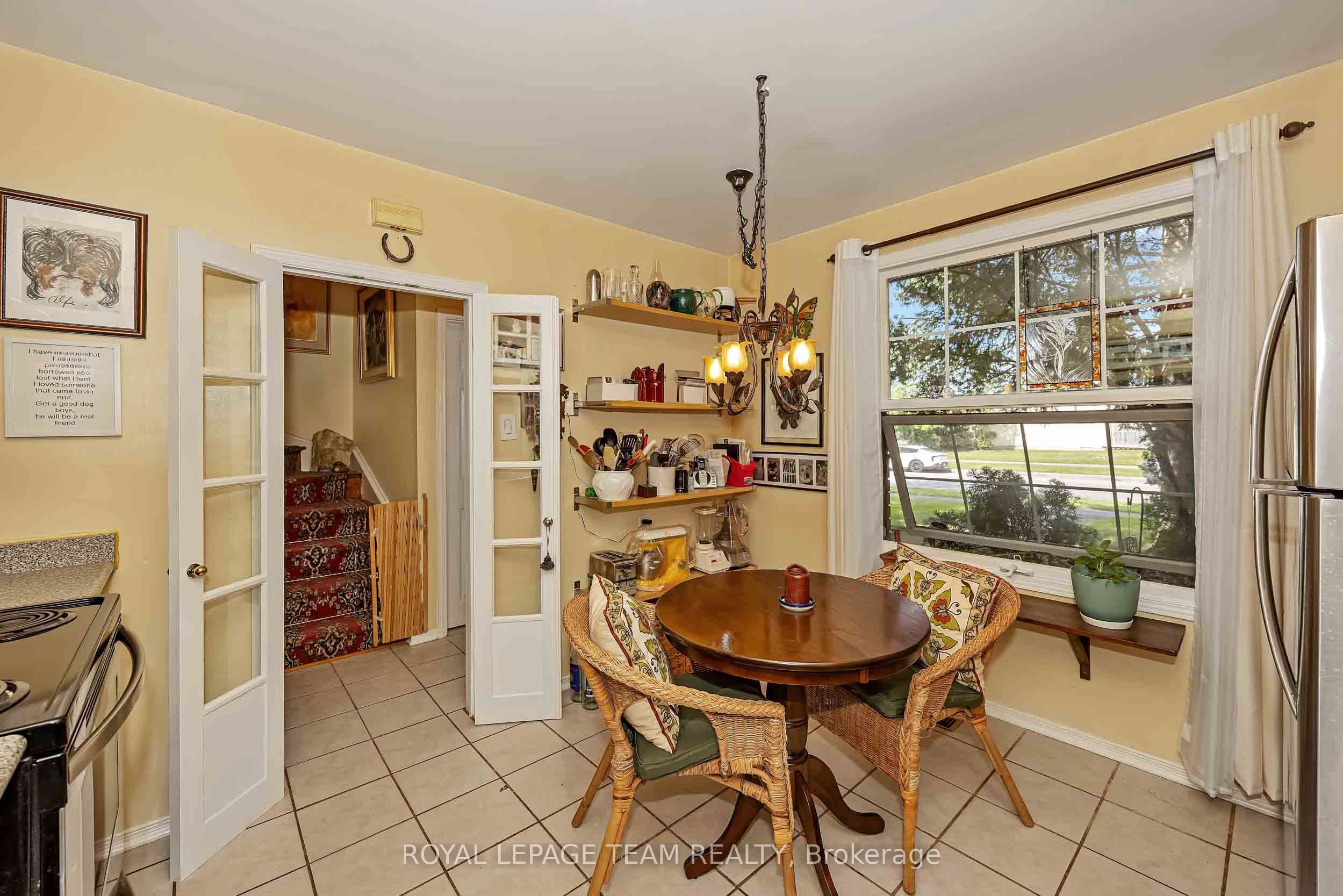 28 Monterey Drive, South of Baseline to Knoxdale, ON K2H 7A6 photo 5