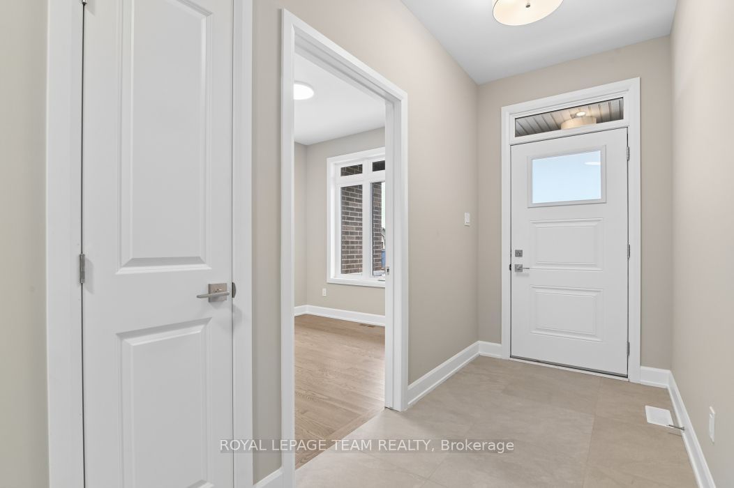 1225 Potter Drive, Brockville, ON K6V 0G8 photo 2
