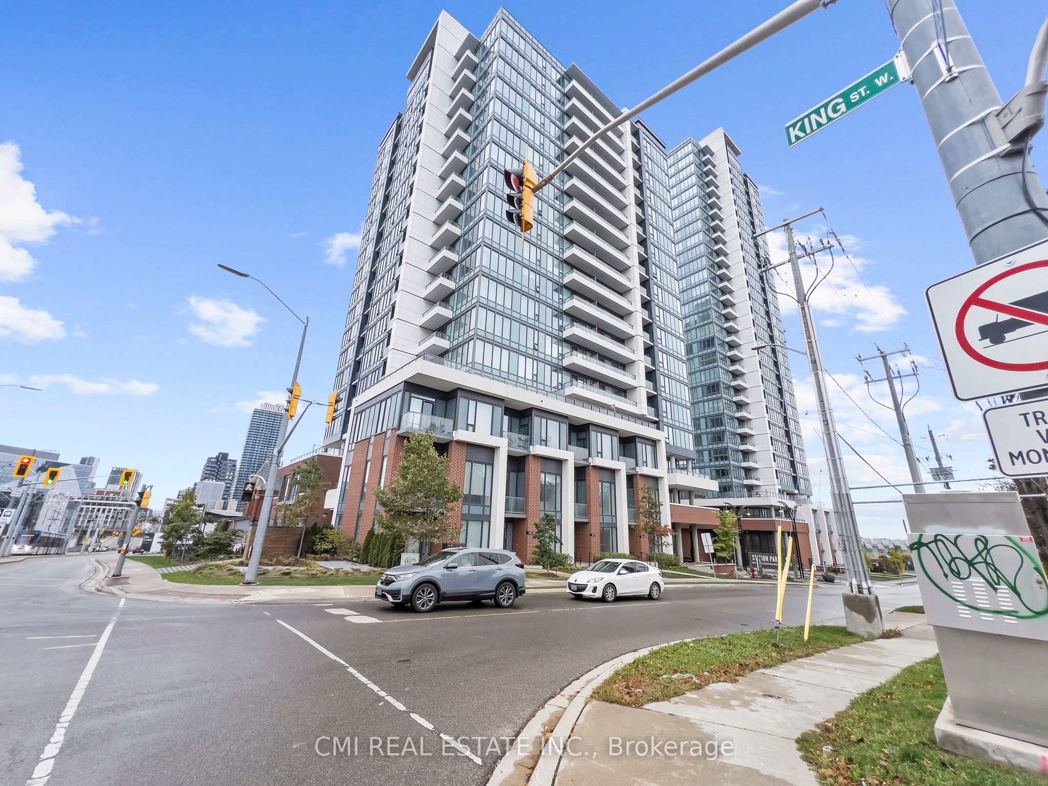 5 Wellington Street S 411, Kitchener, ON N2G 0E3 photo 2