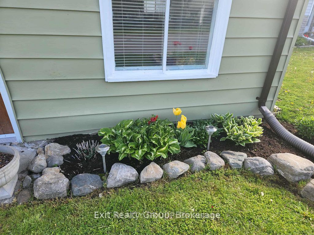 127 Leopold Street, Quinte West, ON K8V 2K5 photo 5