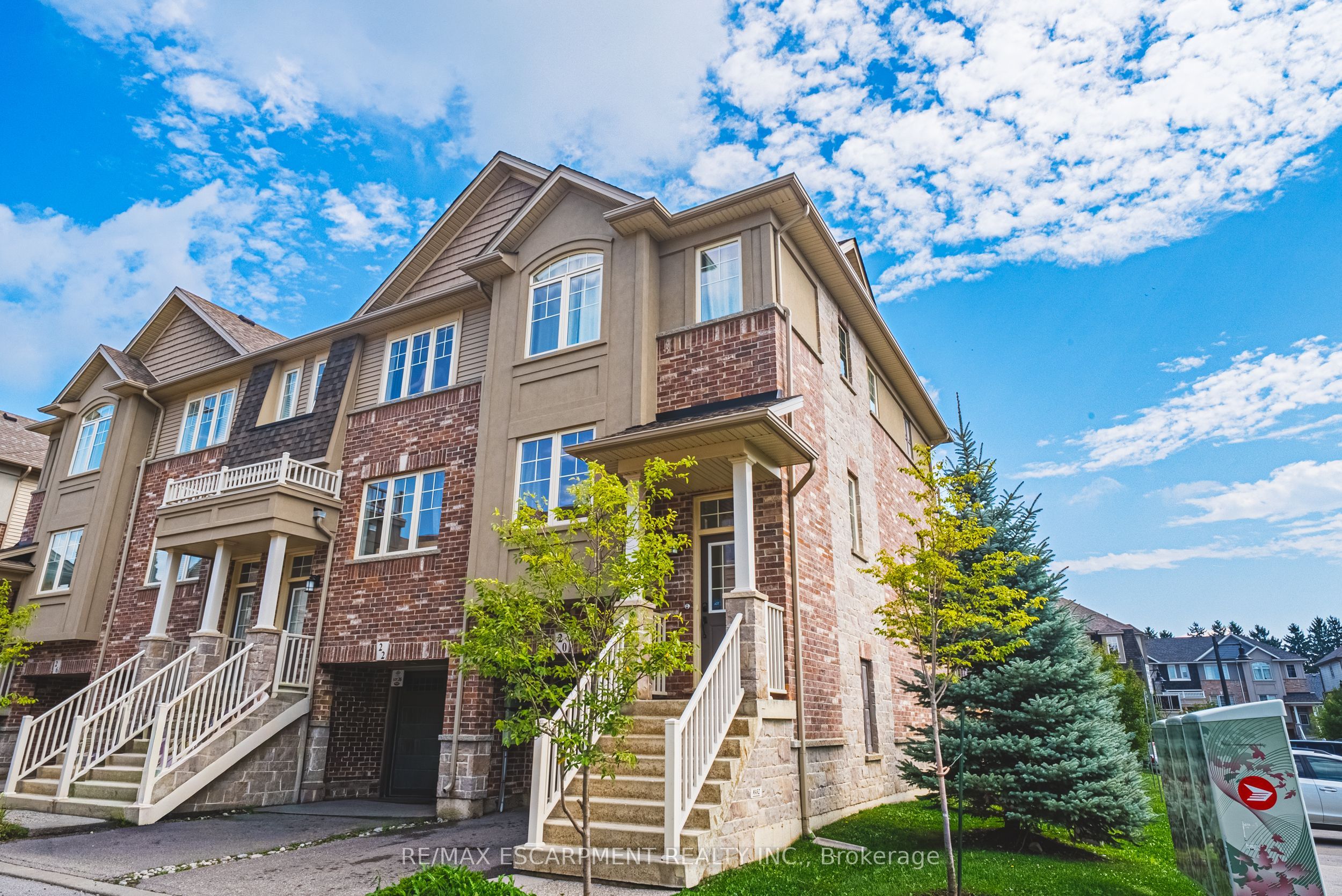 20 BARLEY Lane, Hamilton, ON L9K 0K1 photo 2