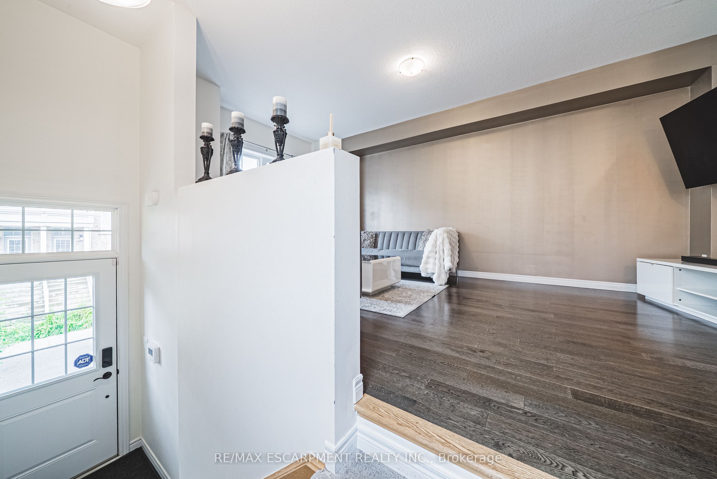 20 BARLEY Lane, Hamilton, ON L9K 0K1 photo 3