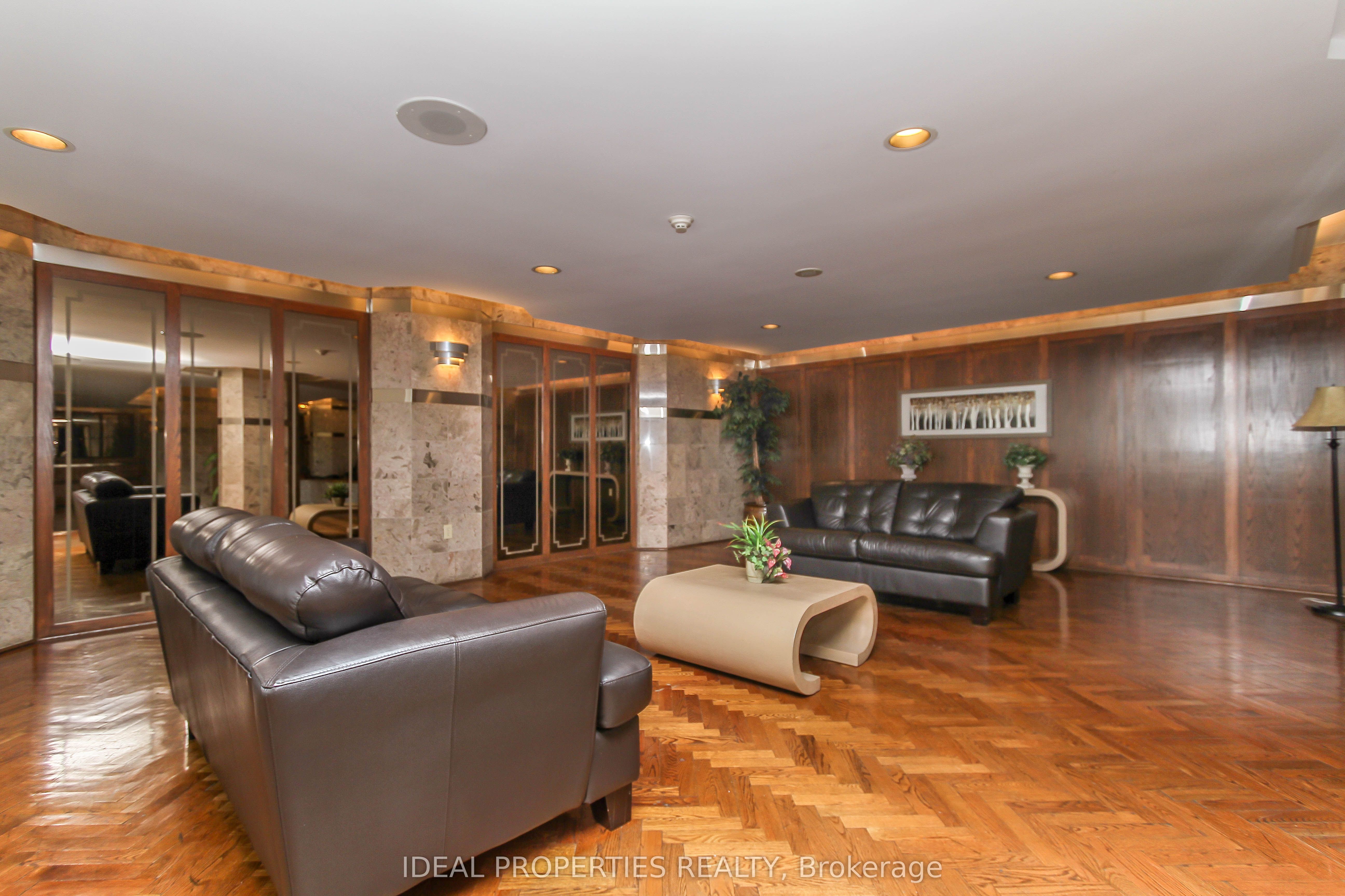 2759 Carousel Crescent 1701, Blossom Park - Airport and Area, ON K1T 2N5 photo 4