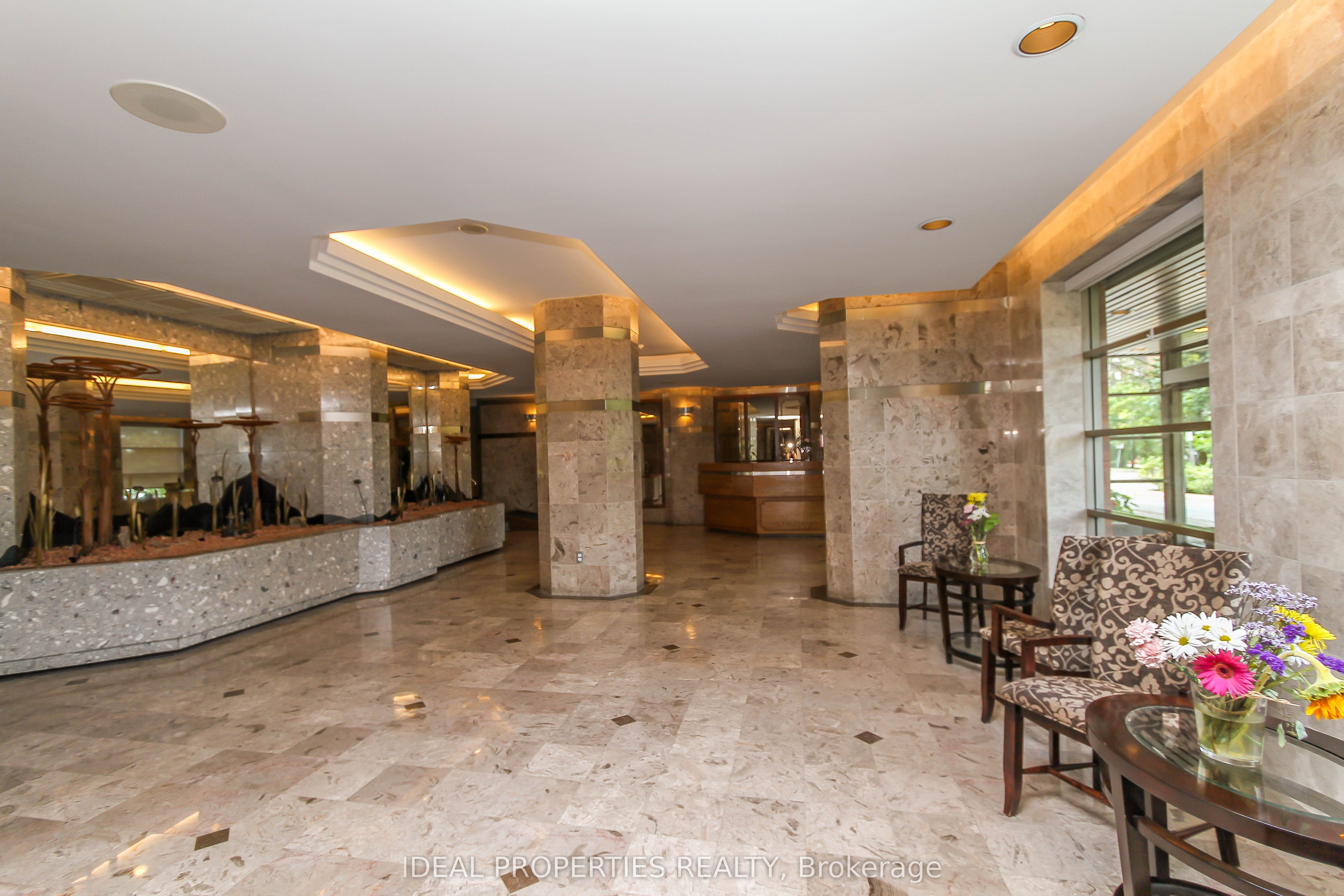 2759 Carousel Crescent 1701, Blossom Park - Airport and Area, ON K1T 2N5 photo 5
