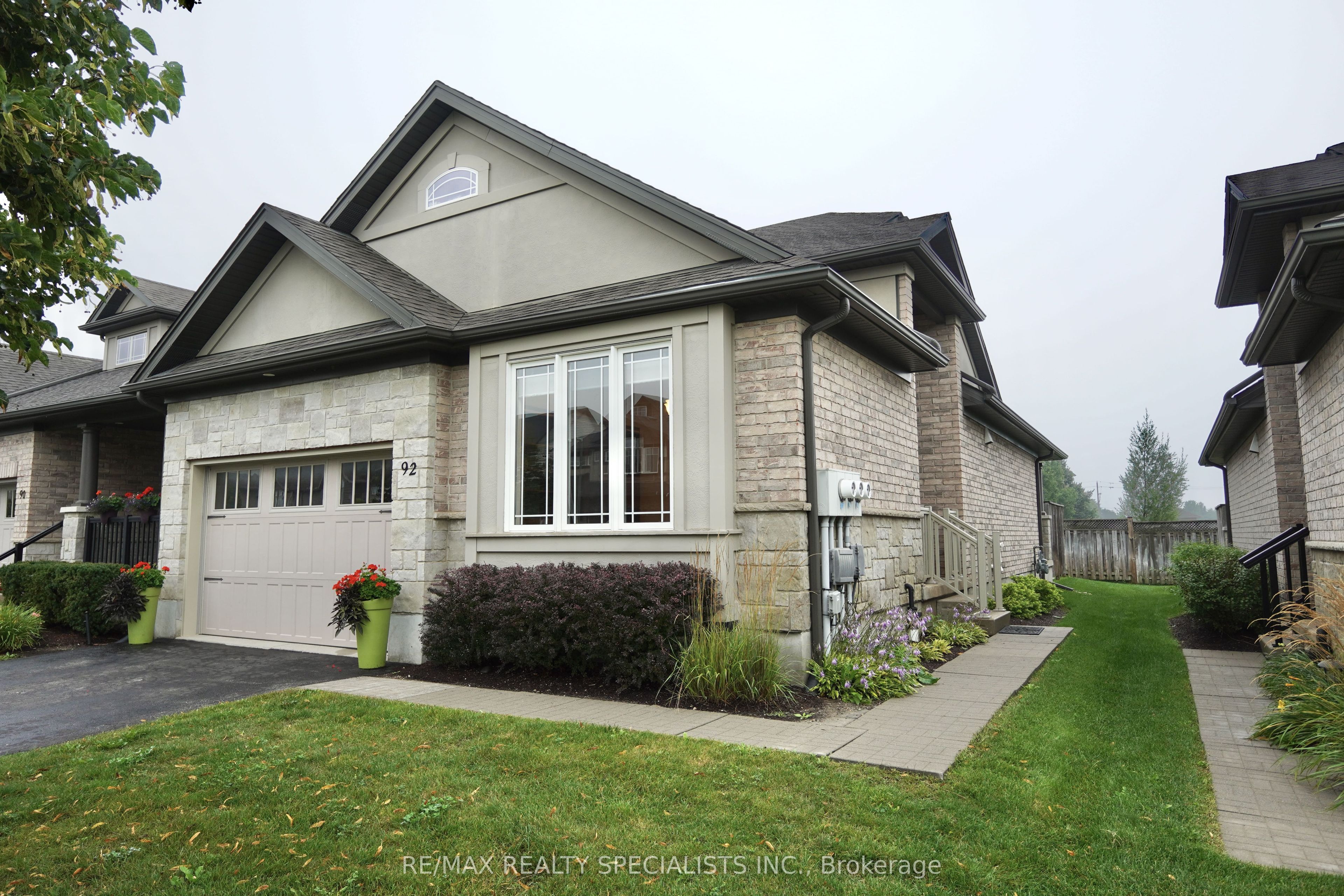 92 ABERDEEN Street, Centre Wellington, ON N1M 0B8 photo 2