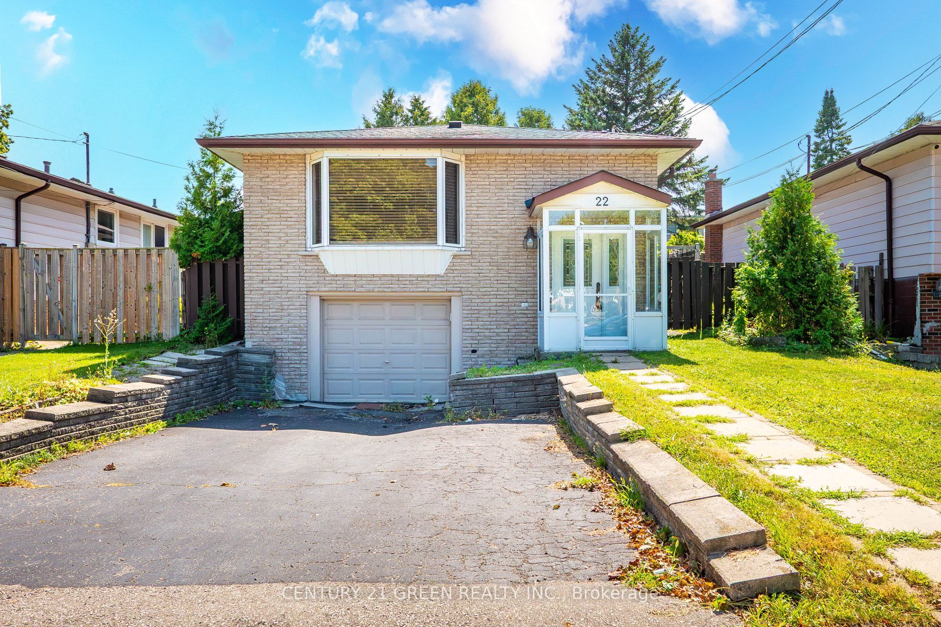 22 Quaker Crescent MAIN, Hamilton, ON L8W 1H5
