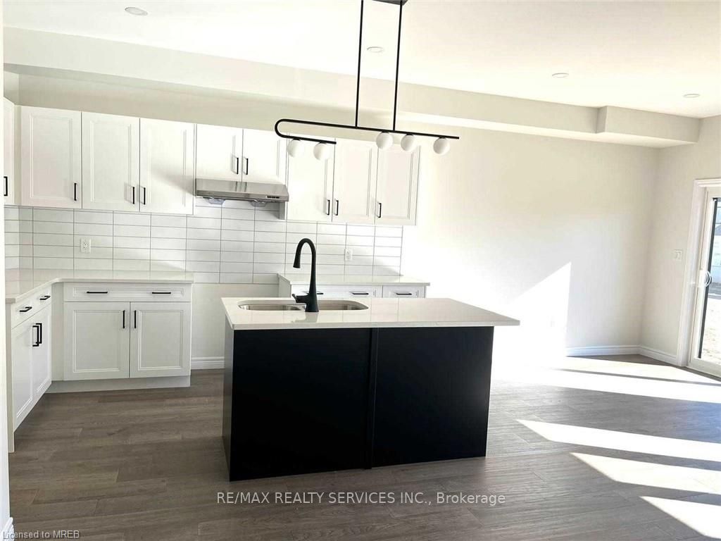 132 Doan Drive, Middlesex Centre, ON N0L 1R0 photo 5