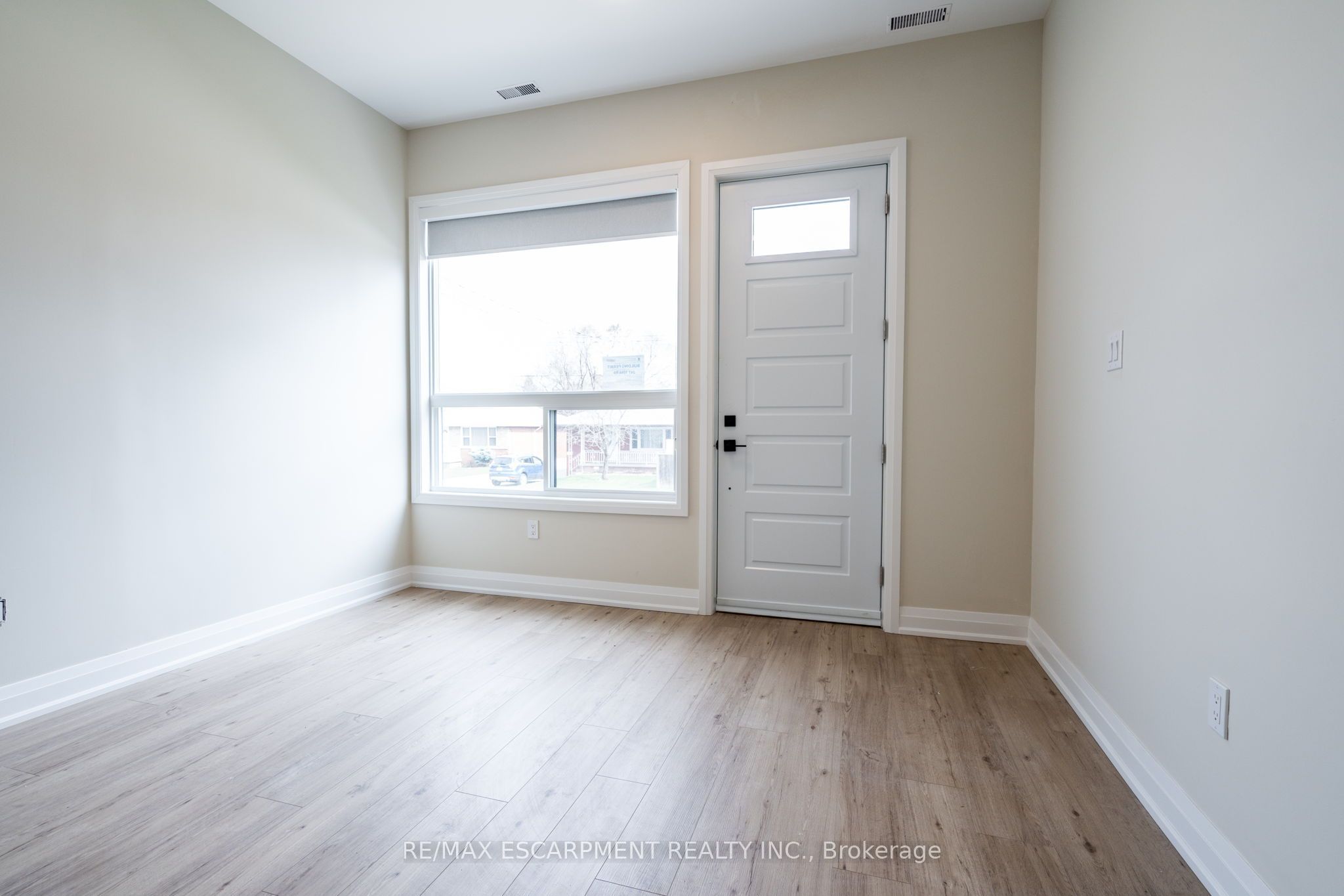 728 Eleventh Avenue B, Hamilton, ON L8T 2K8 photo 2