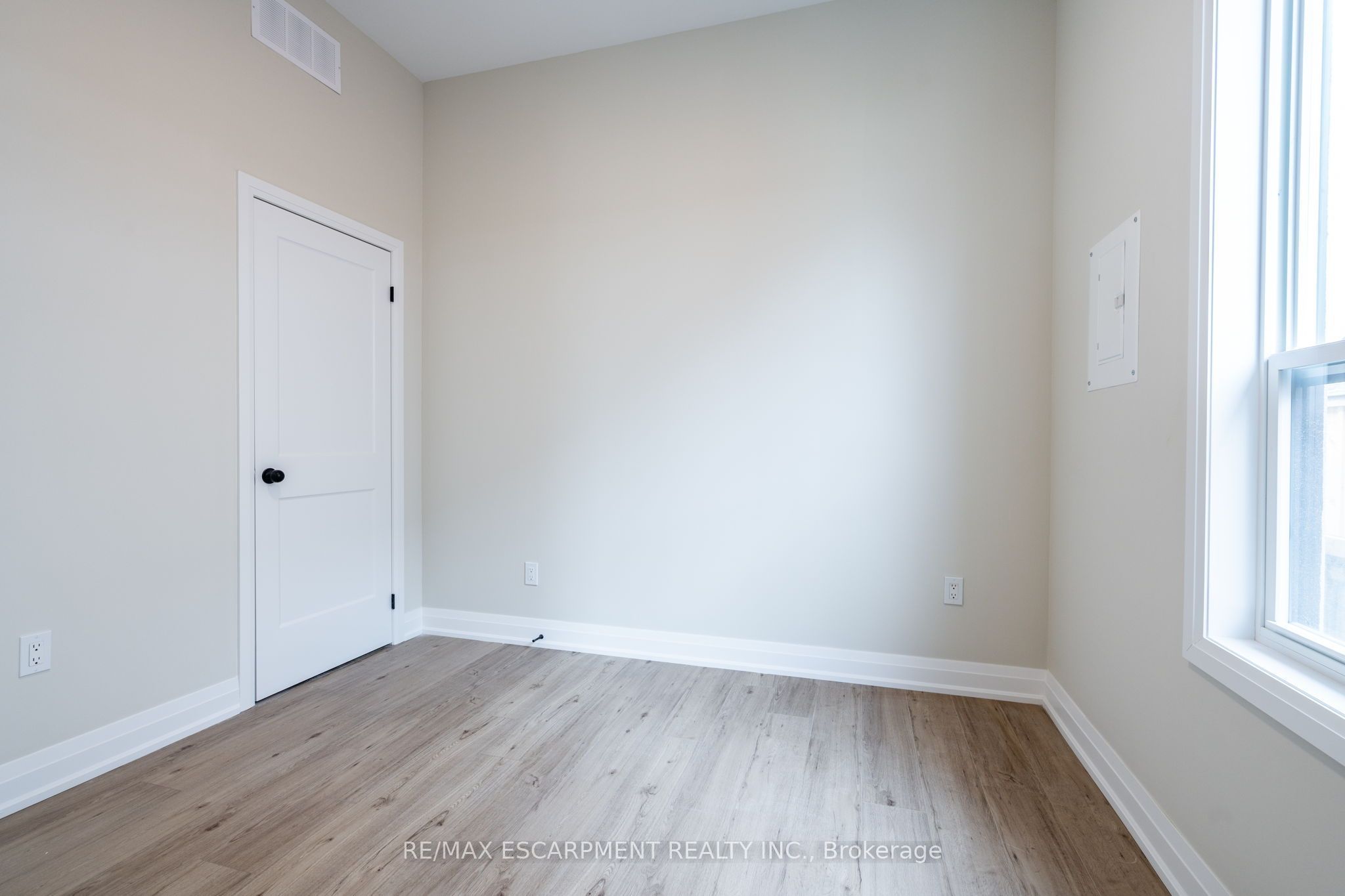 728 Eleventh Avenue B, Hamilton, ON L8T 2K8 photo 5