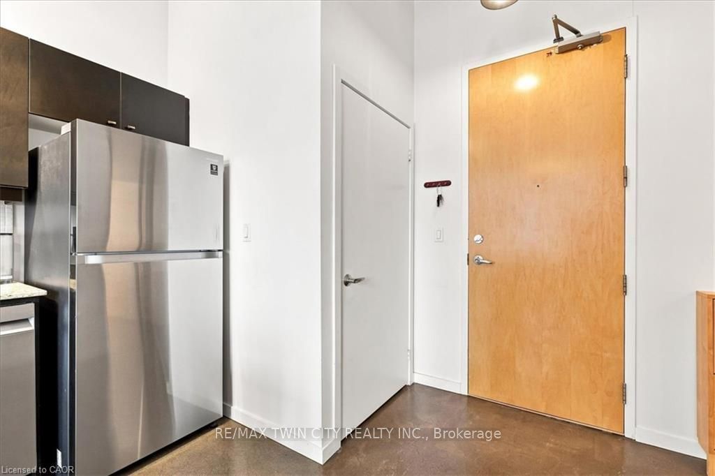 410 King Street W 408, Kitchener, ON N2G 1C3 photo 3