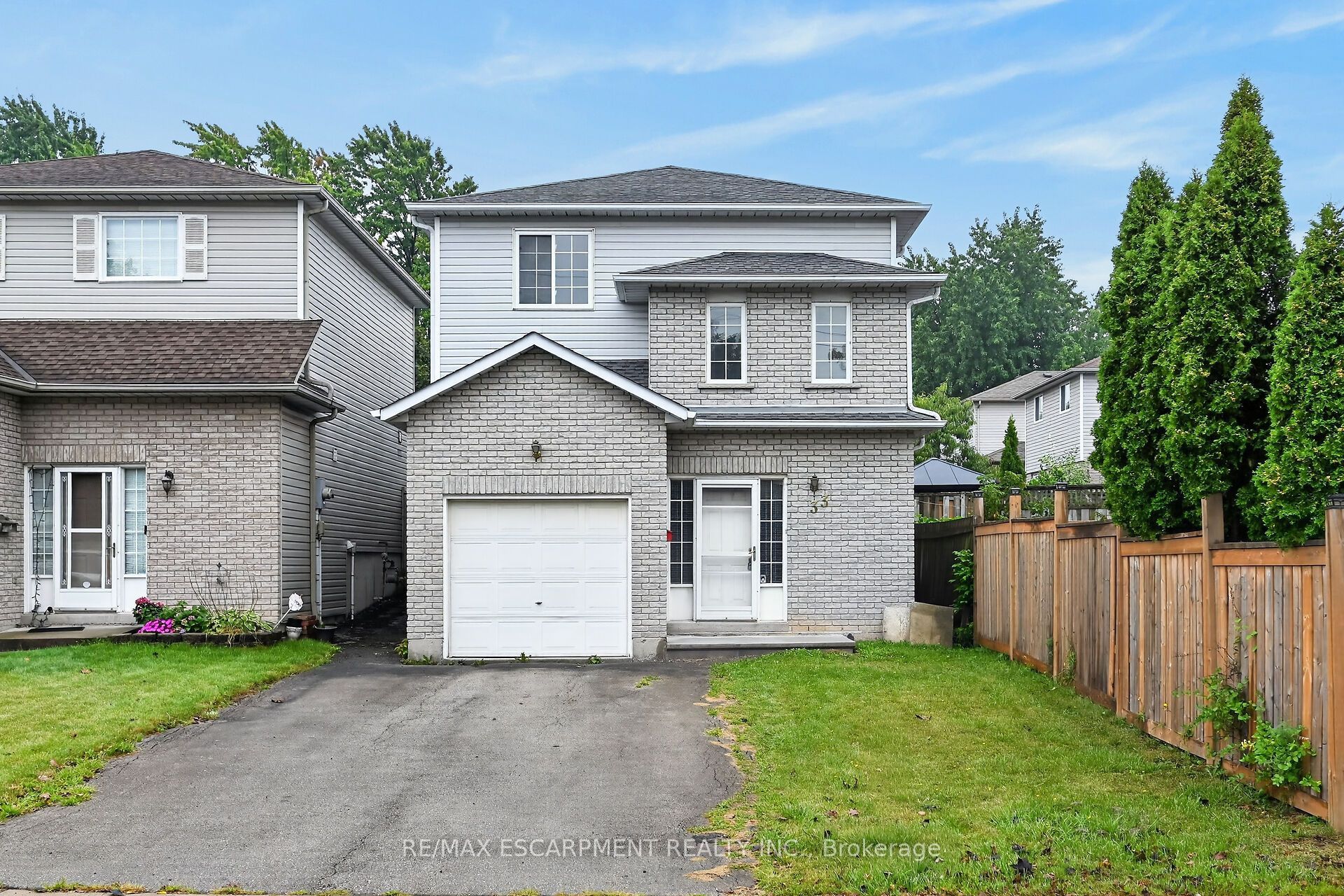 33 Brantdale Avenue, Hamilton, ON L9C 1B6 photo 2