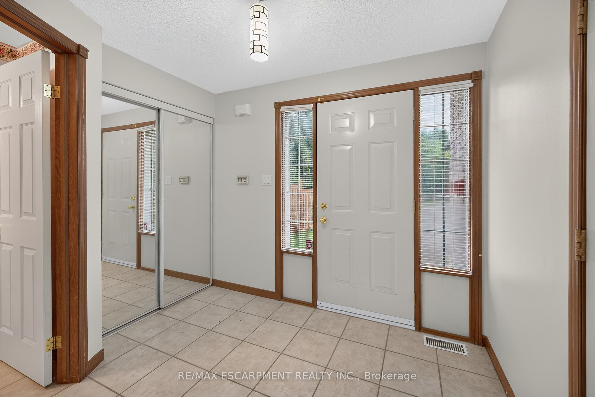 33 Brantdale Avenue, Hamilton, ON L9C 1B6 photo 5