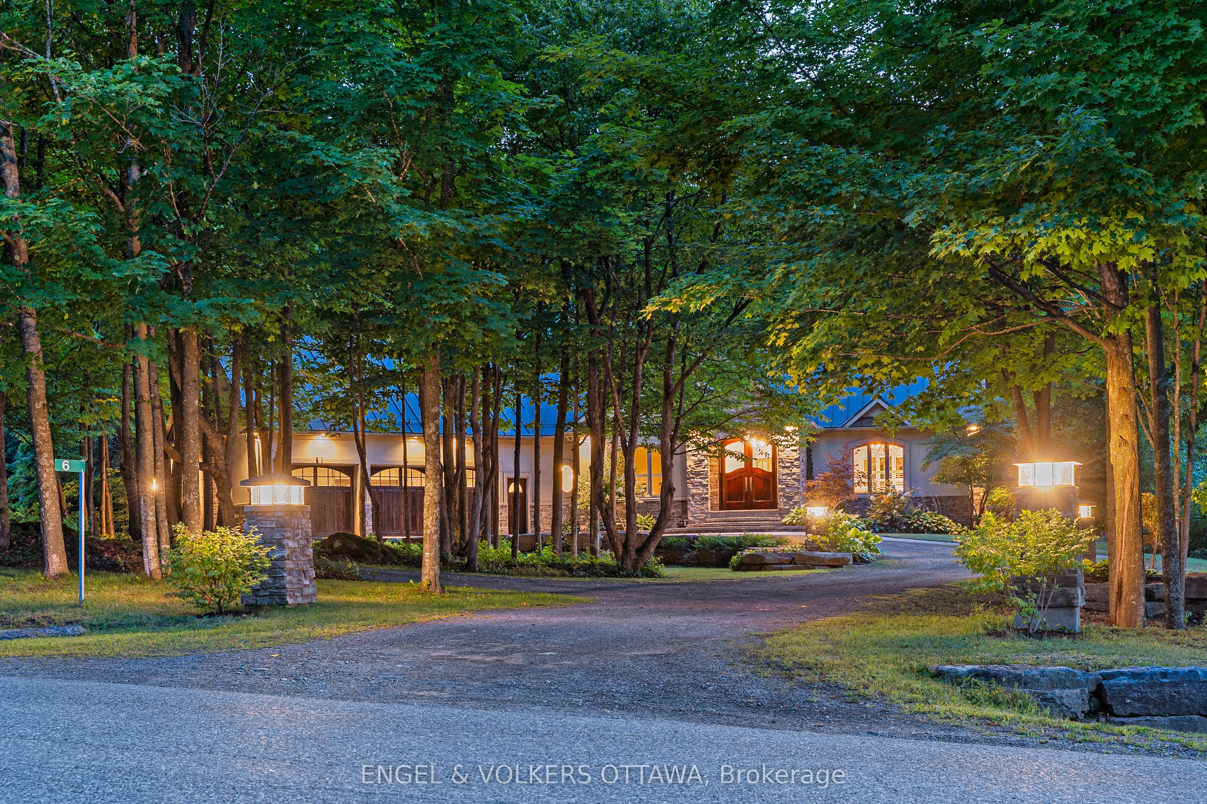 6 Marchvale Drive, Kanata, ON K2W 1C2 photo 2