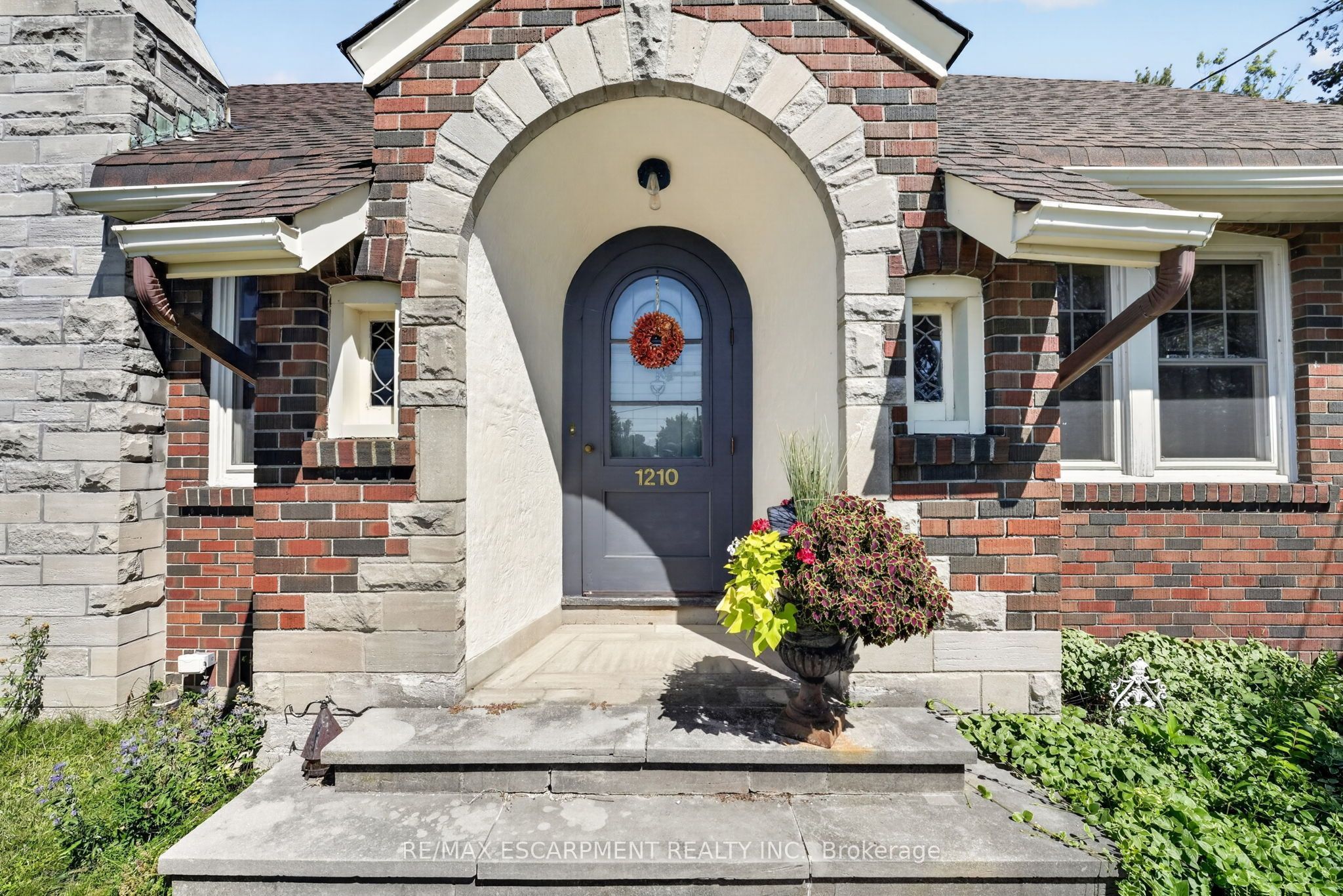 1210 Garrison Road, Fort Erie, ON L2A 1P1 photo 2