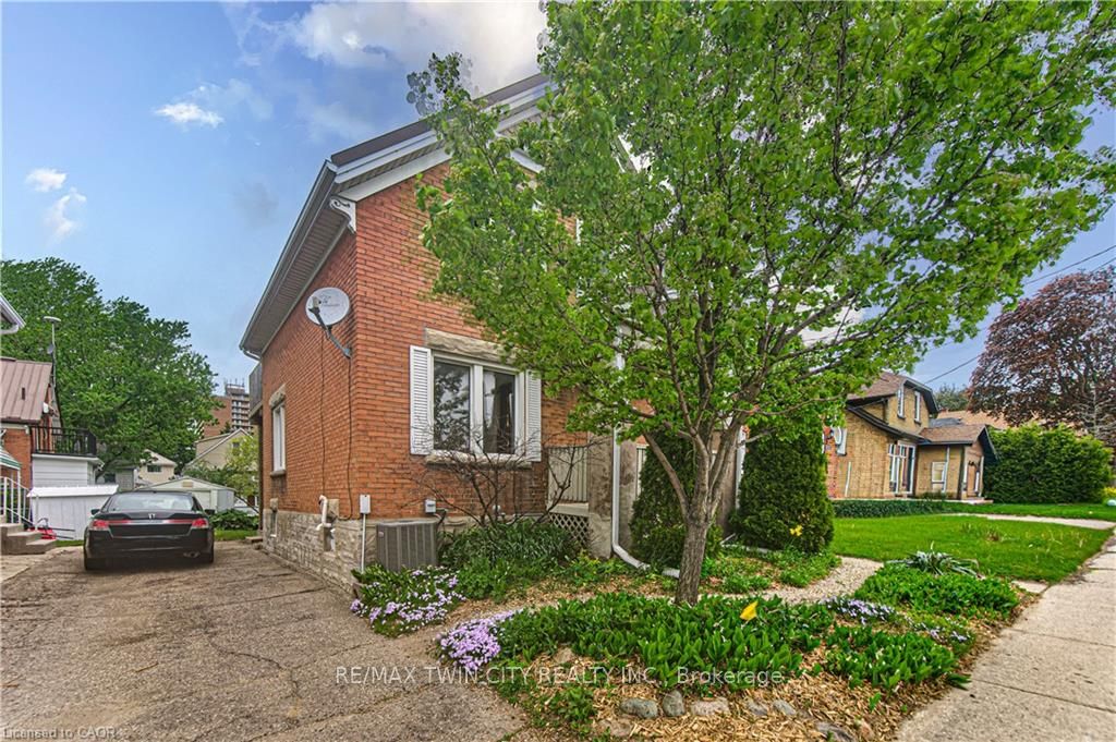 156 GLASGOW Street, Kitchener, ON N2G 2G9 photo 2