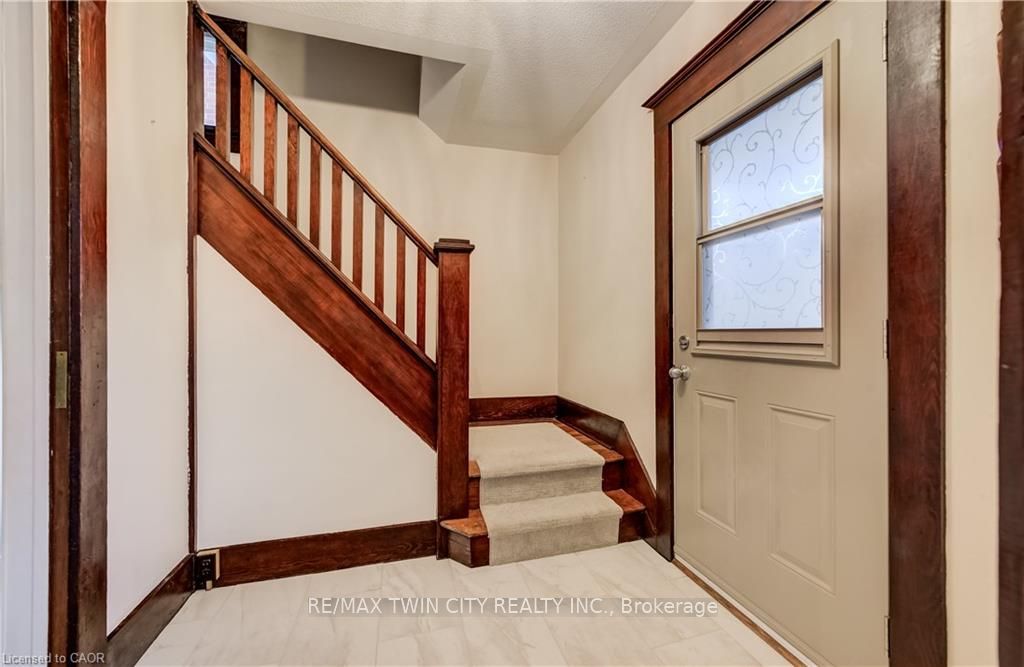 156 GLASGOW Street, Kitchener, ON N2G 2G9 photo 3