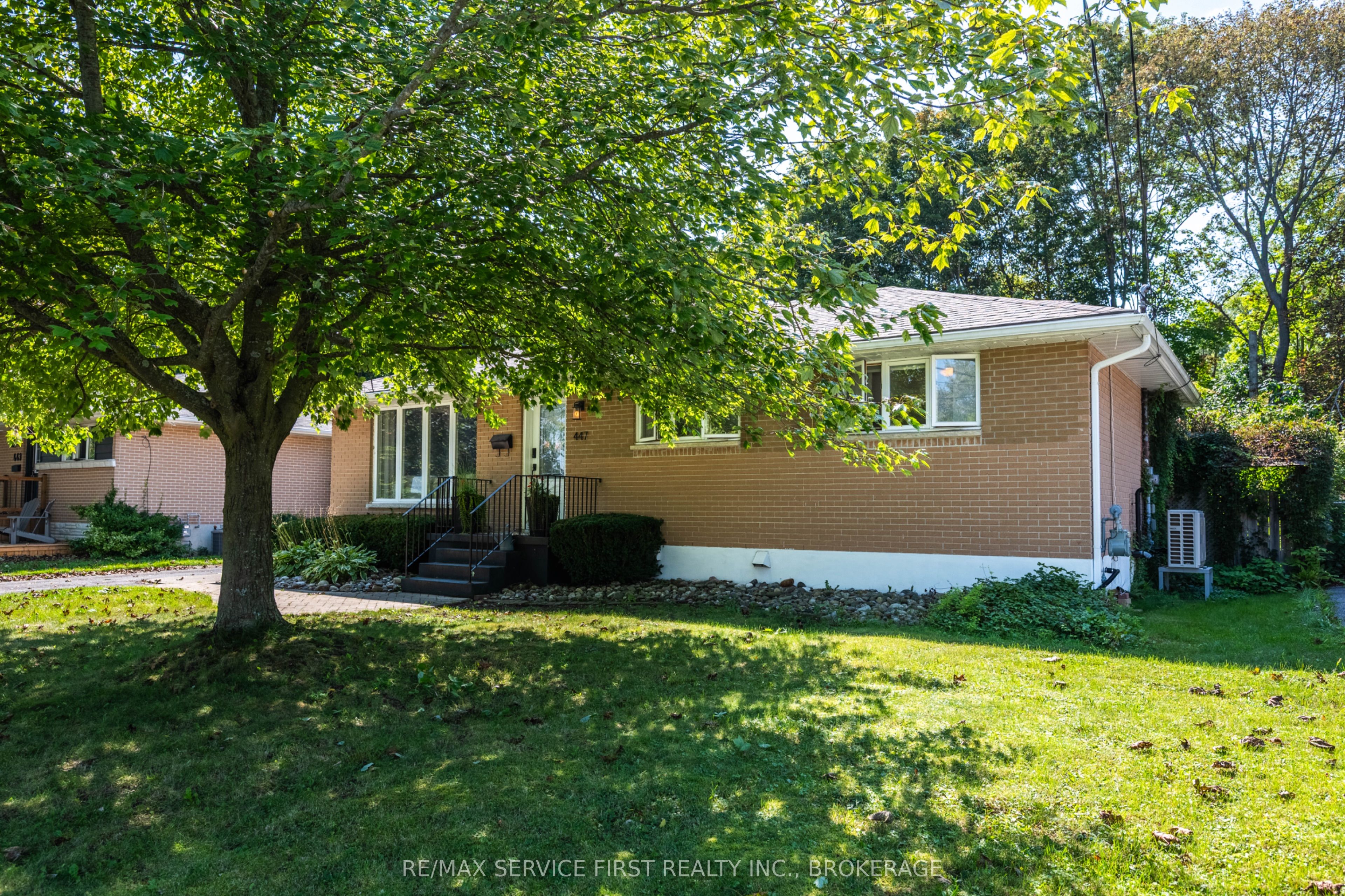 447 McEwen Drive, Kingston, ON K7M 3W6 photo 2