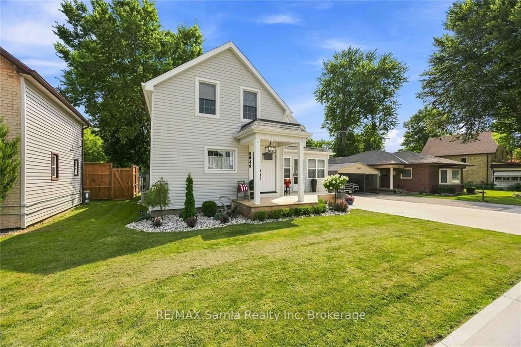 8049 Centre Street, Brooke-Alvinston, ON N0N 1A0 photo 2