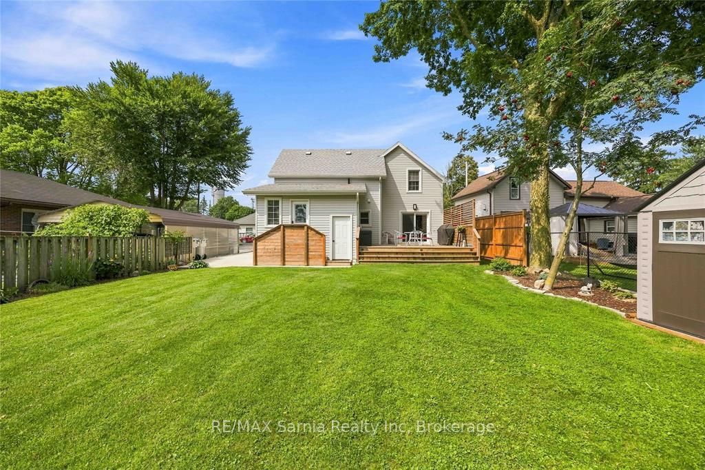 8049 Centre Street, Brooke-Alvinston, ON N0N 1A0 photo 3