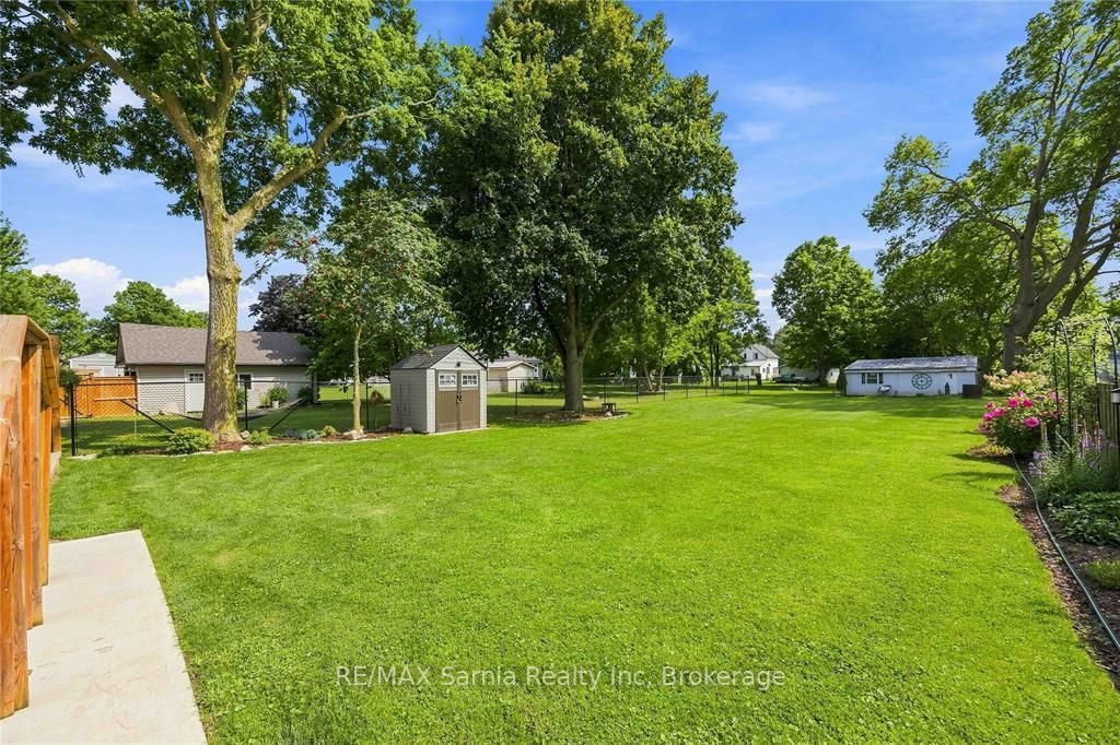 8049 Centre Street, Brooke-Alvinston, ON N0N 1A0 photo 4