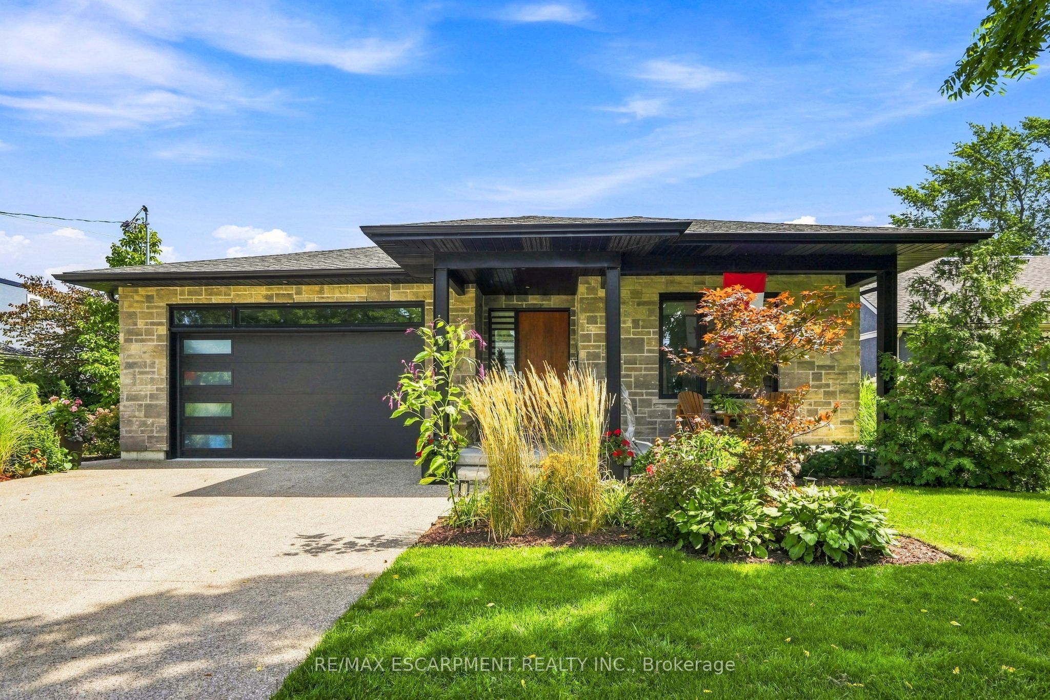 42 Carlton Avenue, Welland, ON L3C 1P9