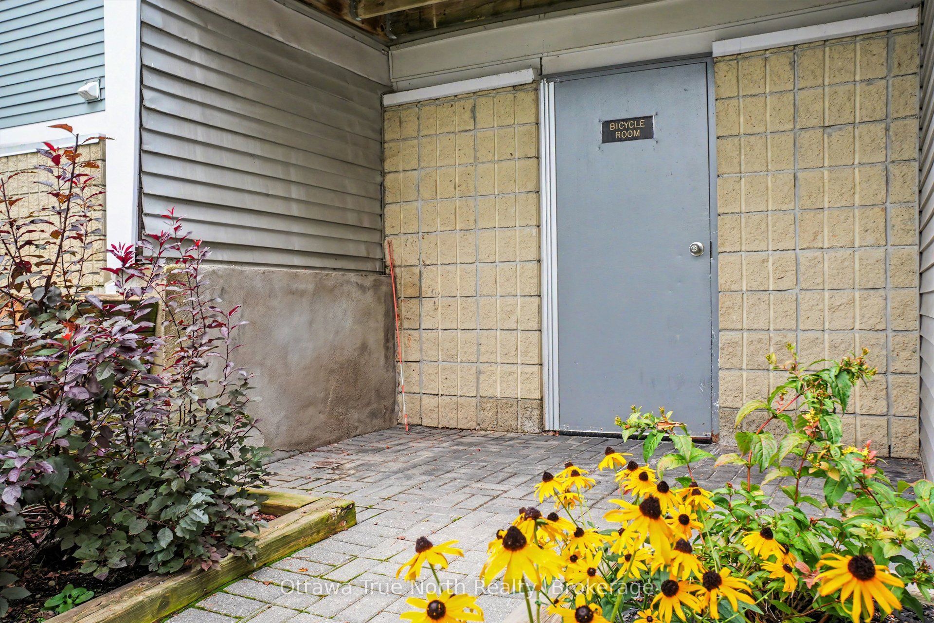 212 Viewmount Drive 218, Cityview - Parkwoods Hills - Rideau Shore, ON K2E 7X2 photo 2