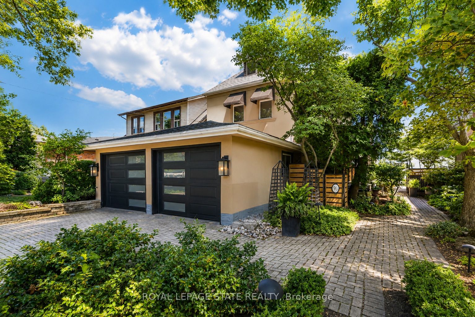 91 Mountain Park Avenue, Hamilton, ON L9A 1A1 photo 2