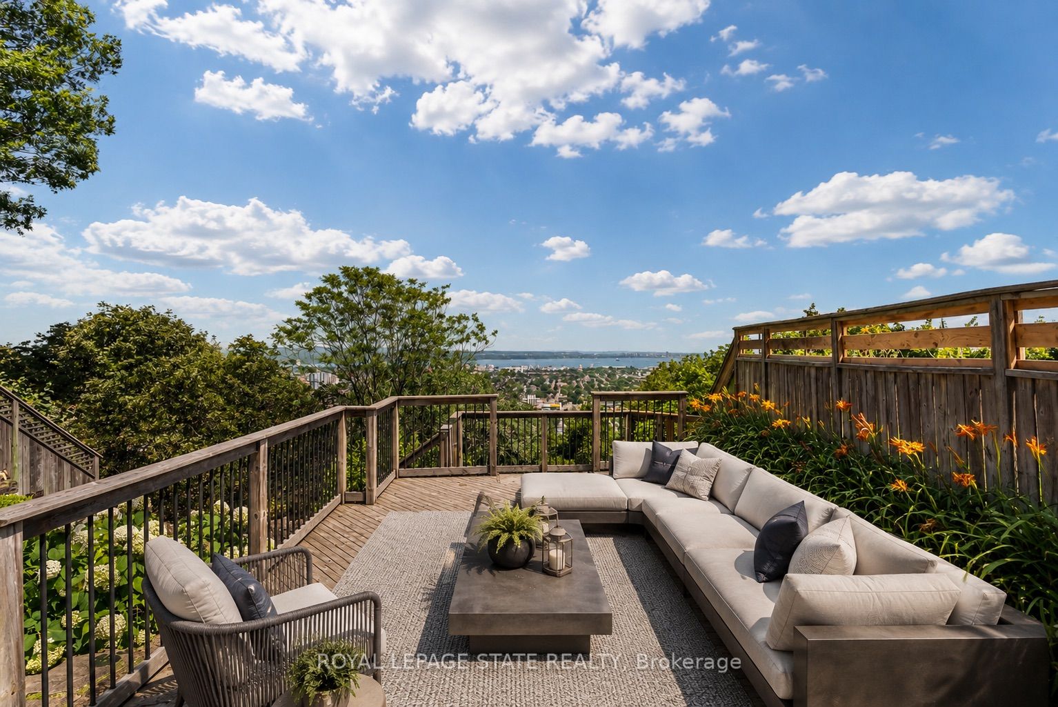91 Mountain Park Avenue, Hamilton, ON L9A 1A1 photo 3