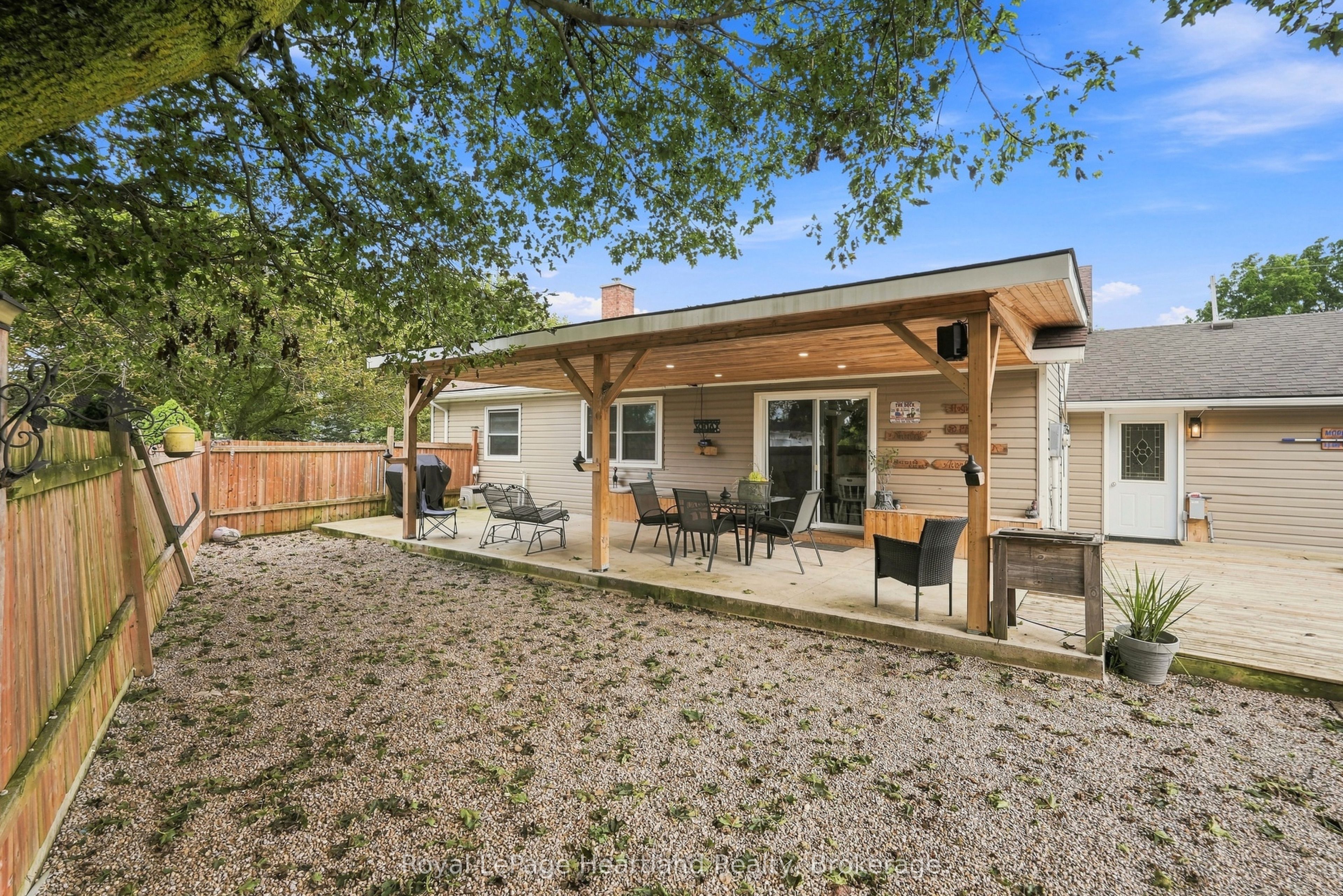 1041 Main Street, Howick, ON N0G 2X0 photo 2